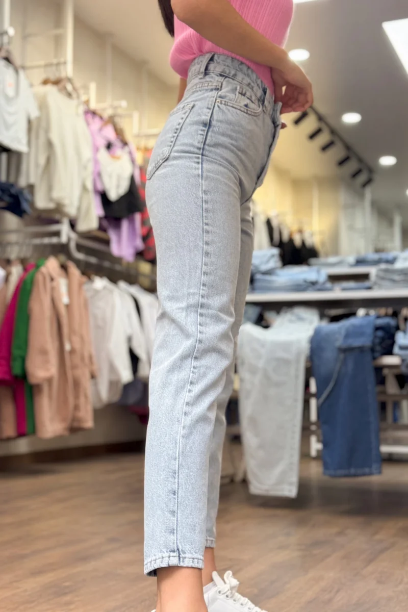 Düz Mom Jean - Açık Kar Yıkama
