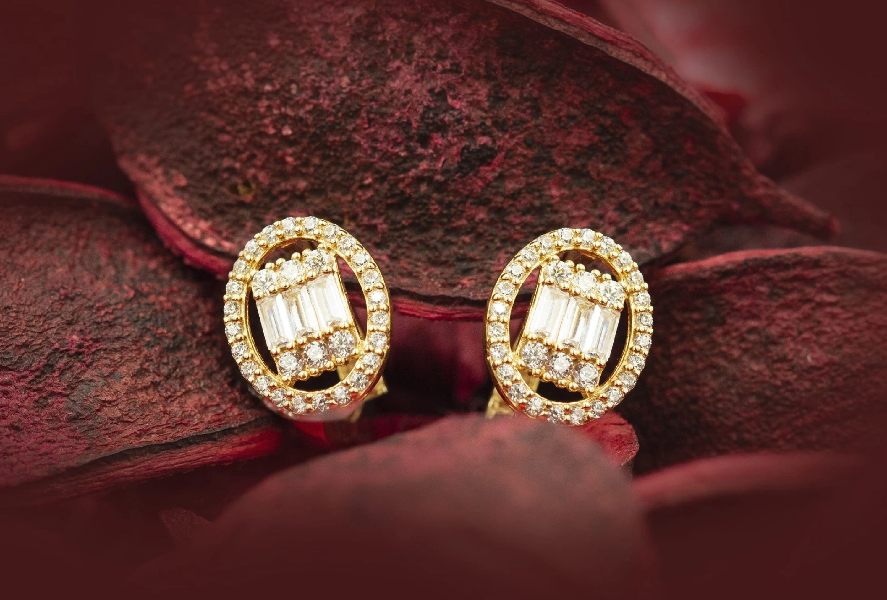 Baget Taşlı 8 Ayar Altın Küpe