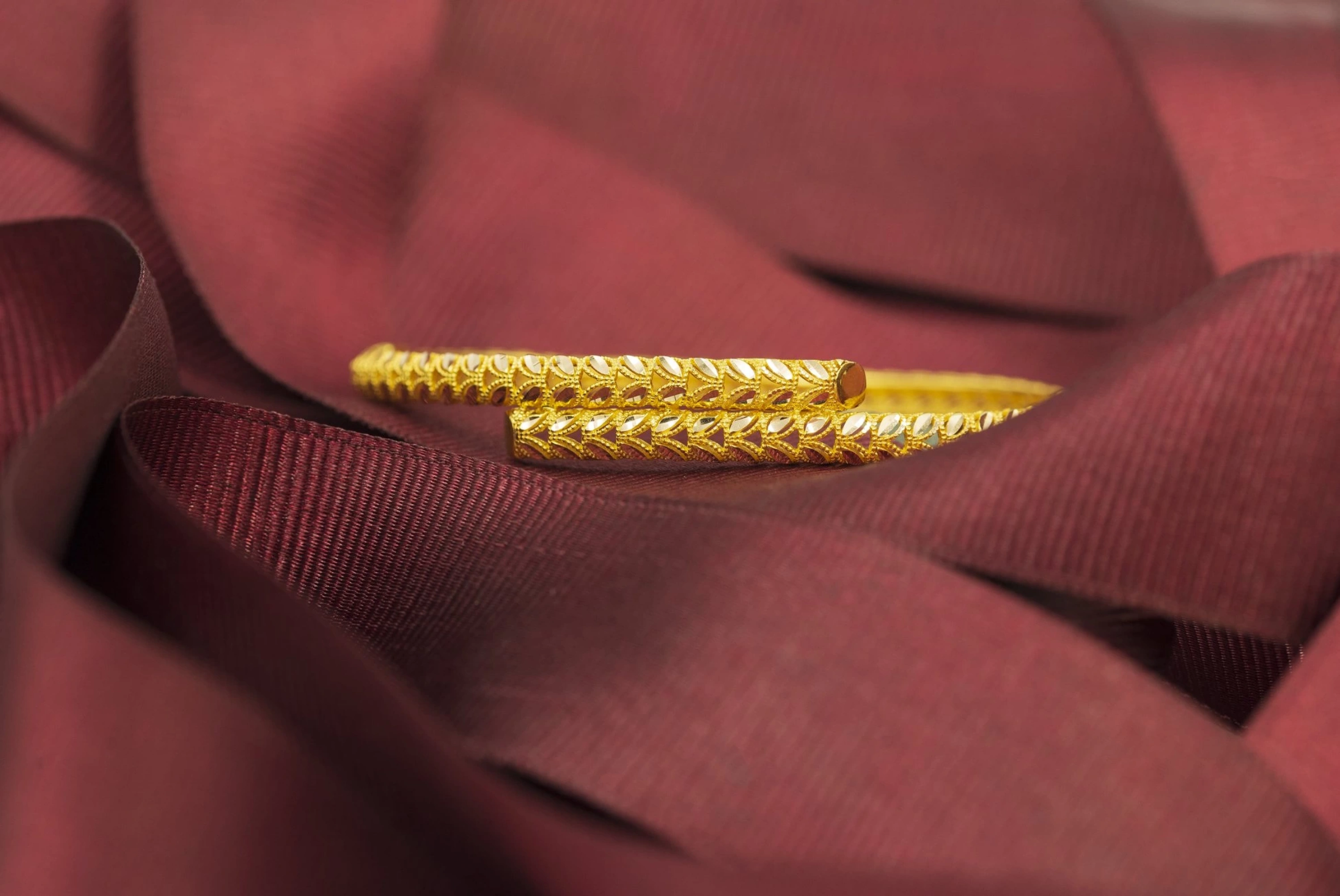 Balık Sırtı 14 Ayar Kelepçe Bilezik