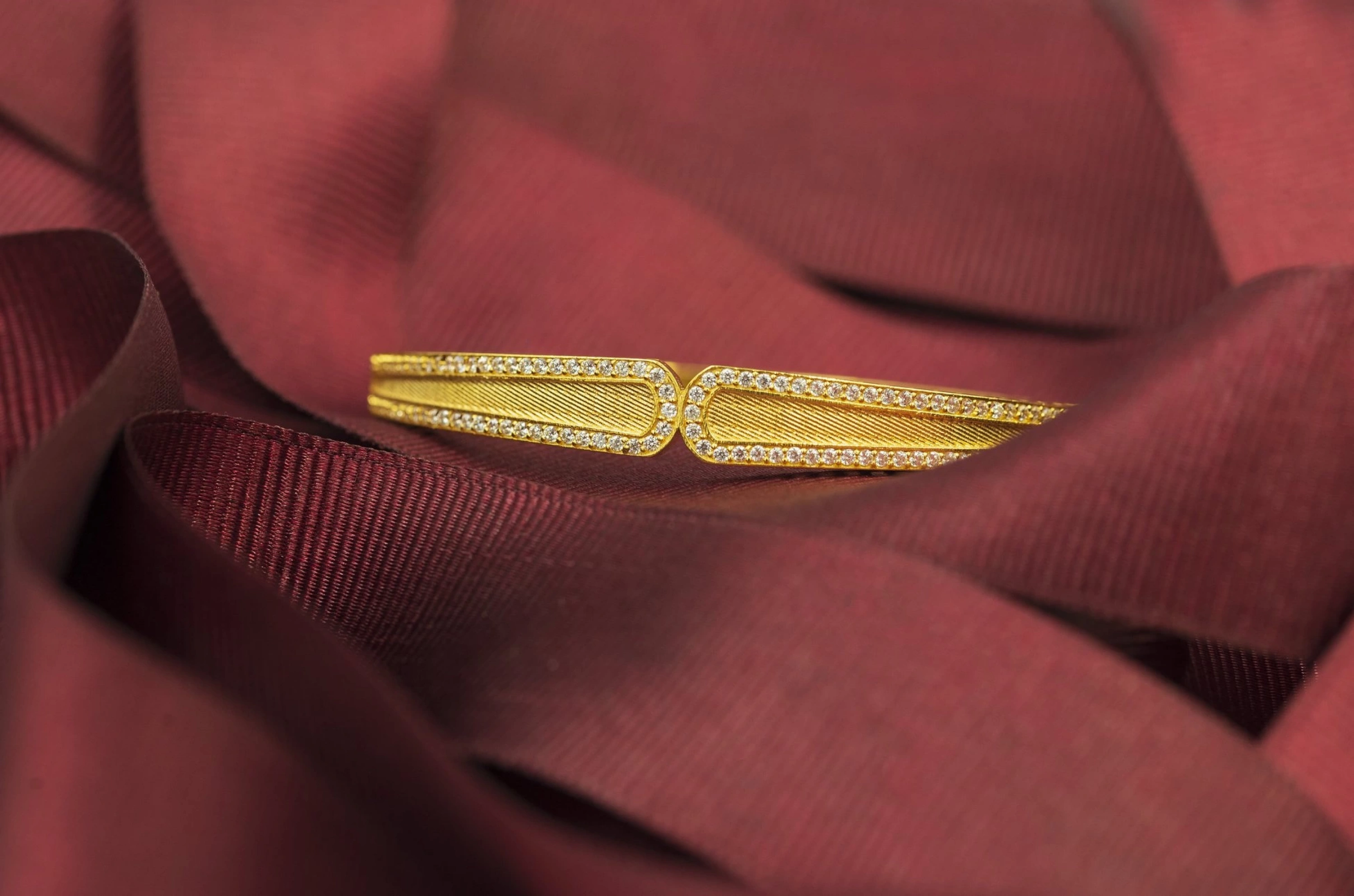 Carve 14 Ayar Kelepçe Bilezik