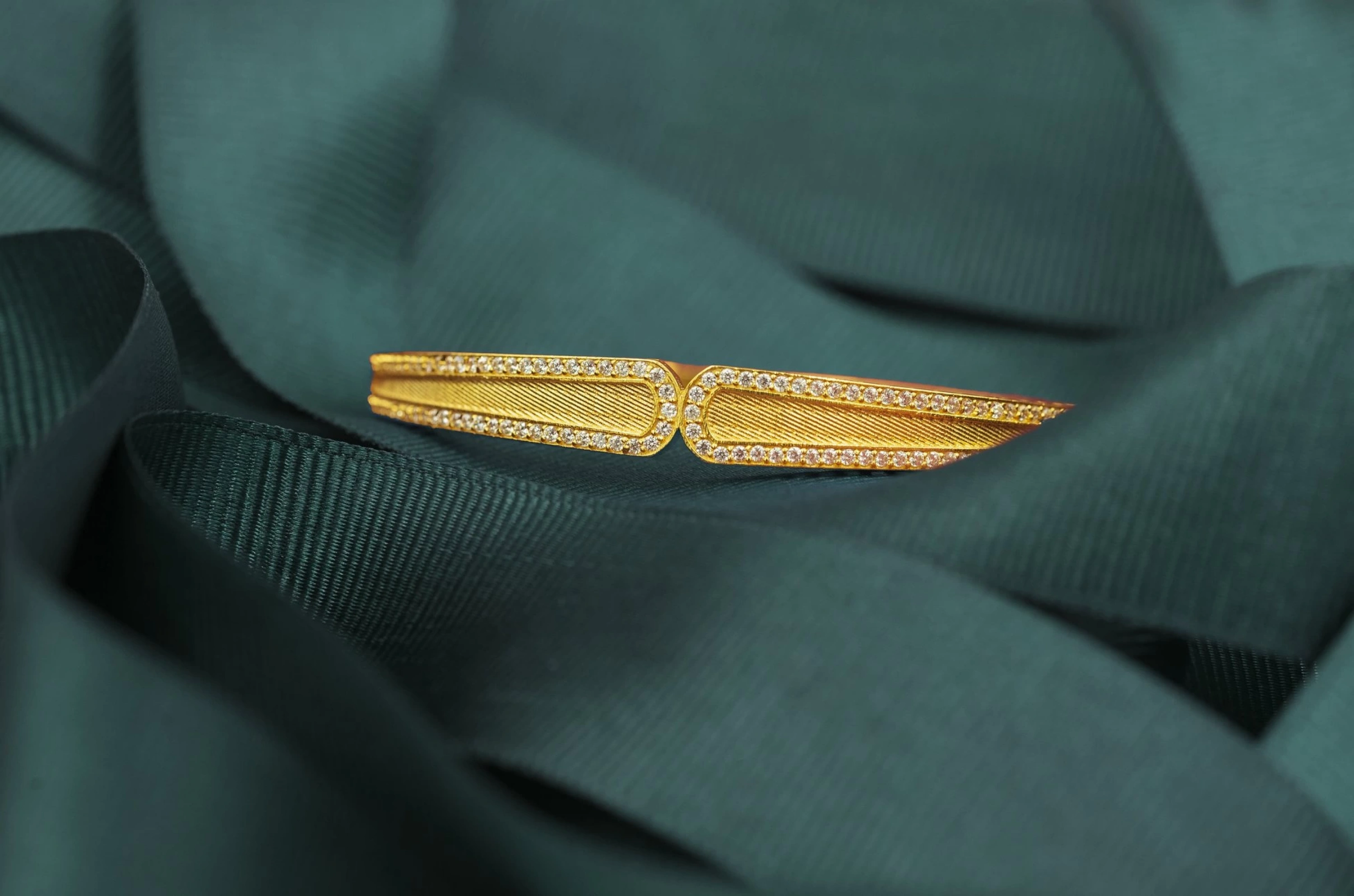 Carve 14 Ayar Kelepçe Bilezik