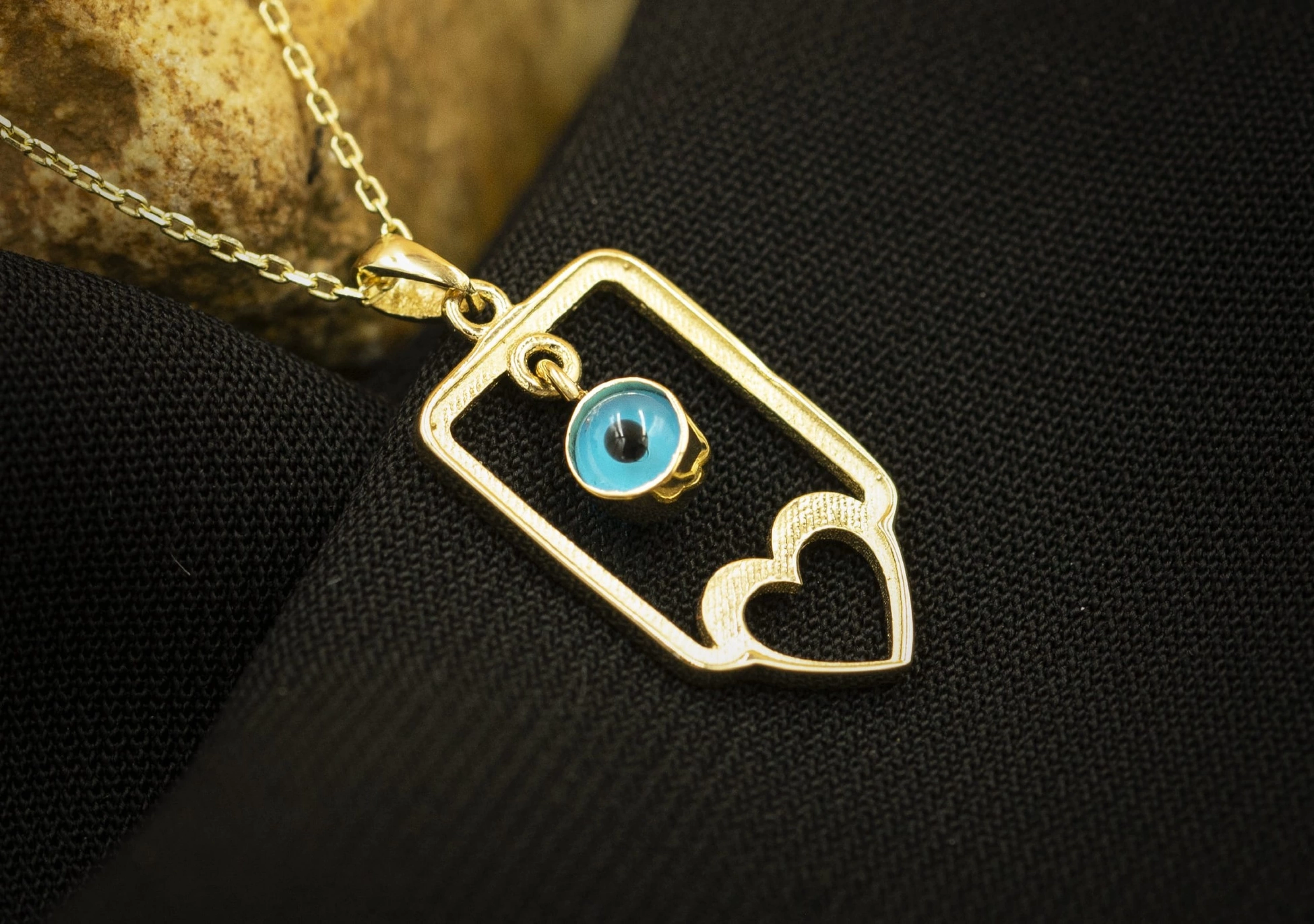 Nazar Boncuklu Kalp Figürlü 14 Ayar Altın Kolye