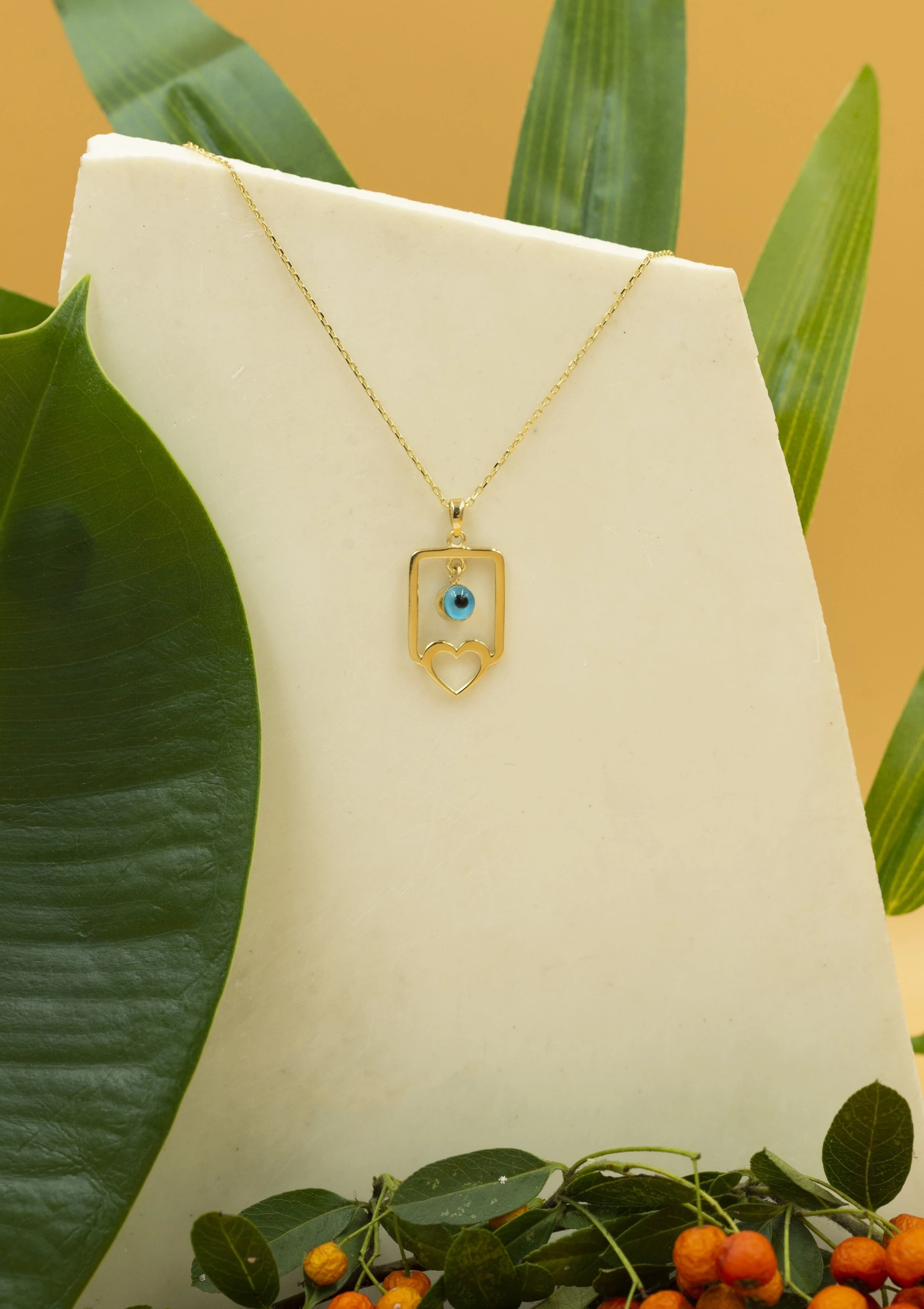 Nazar Boncuklu Kalp Figürlü 14 Ayar Altın Kolye