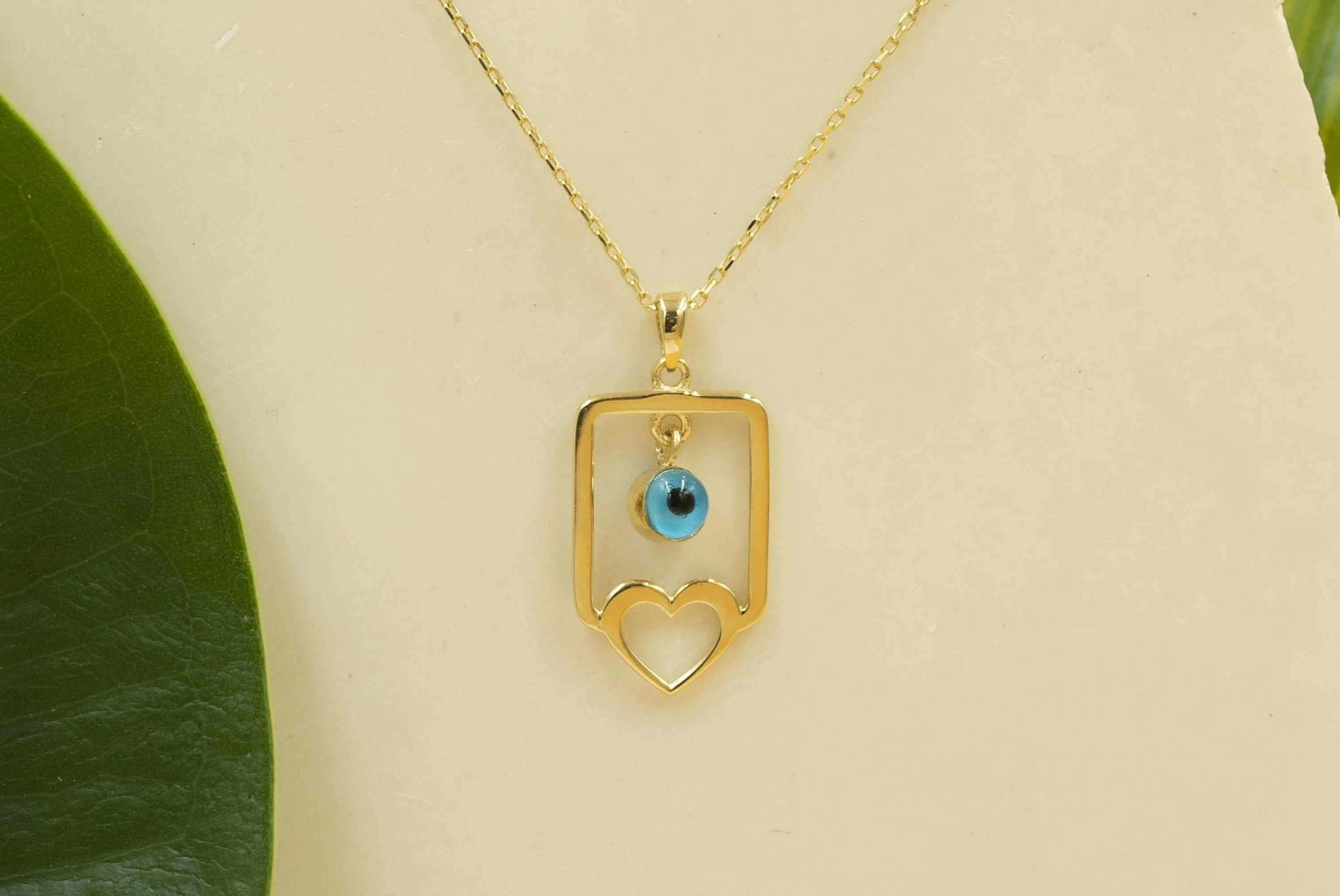 Nazar Boncuklu Kalp Figürlü 14 Ayar Altın Kolye