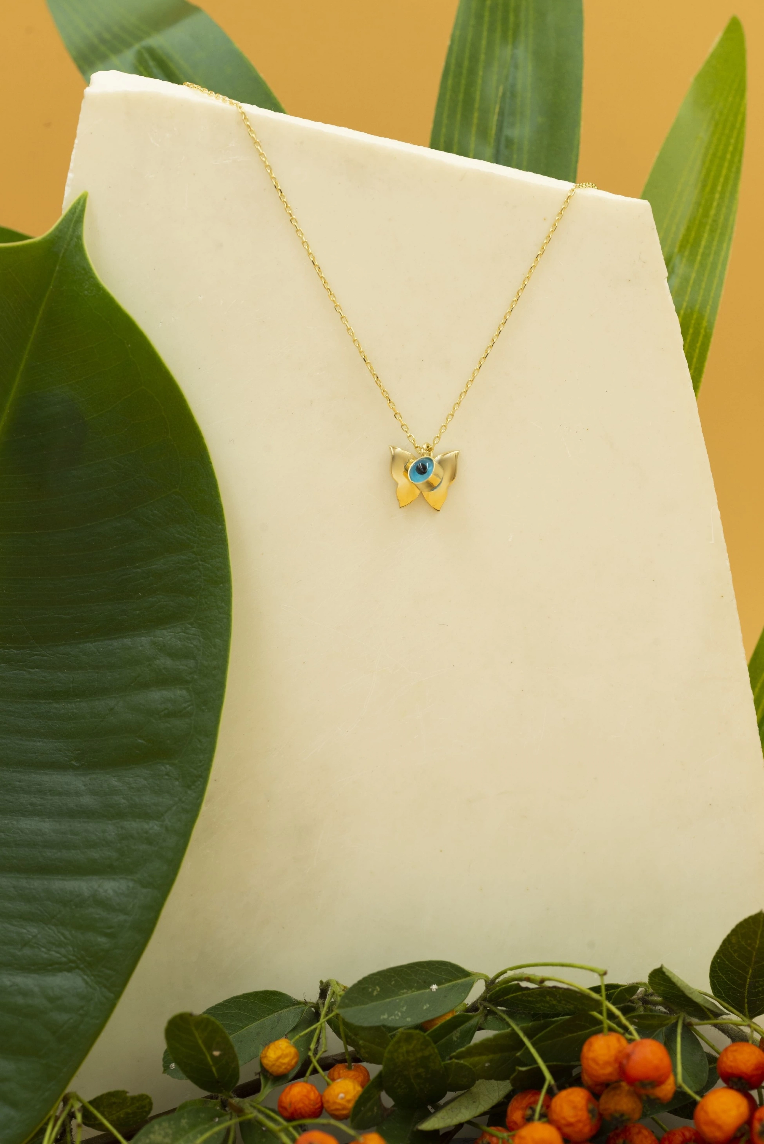 Nazar Boncuklu Kelebek Figürlü 14 Ayar Altın Kolye