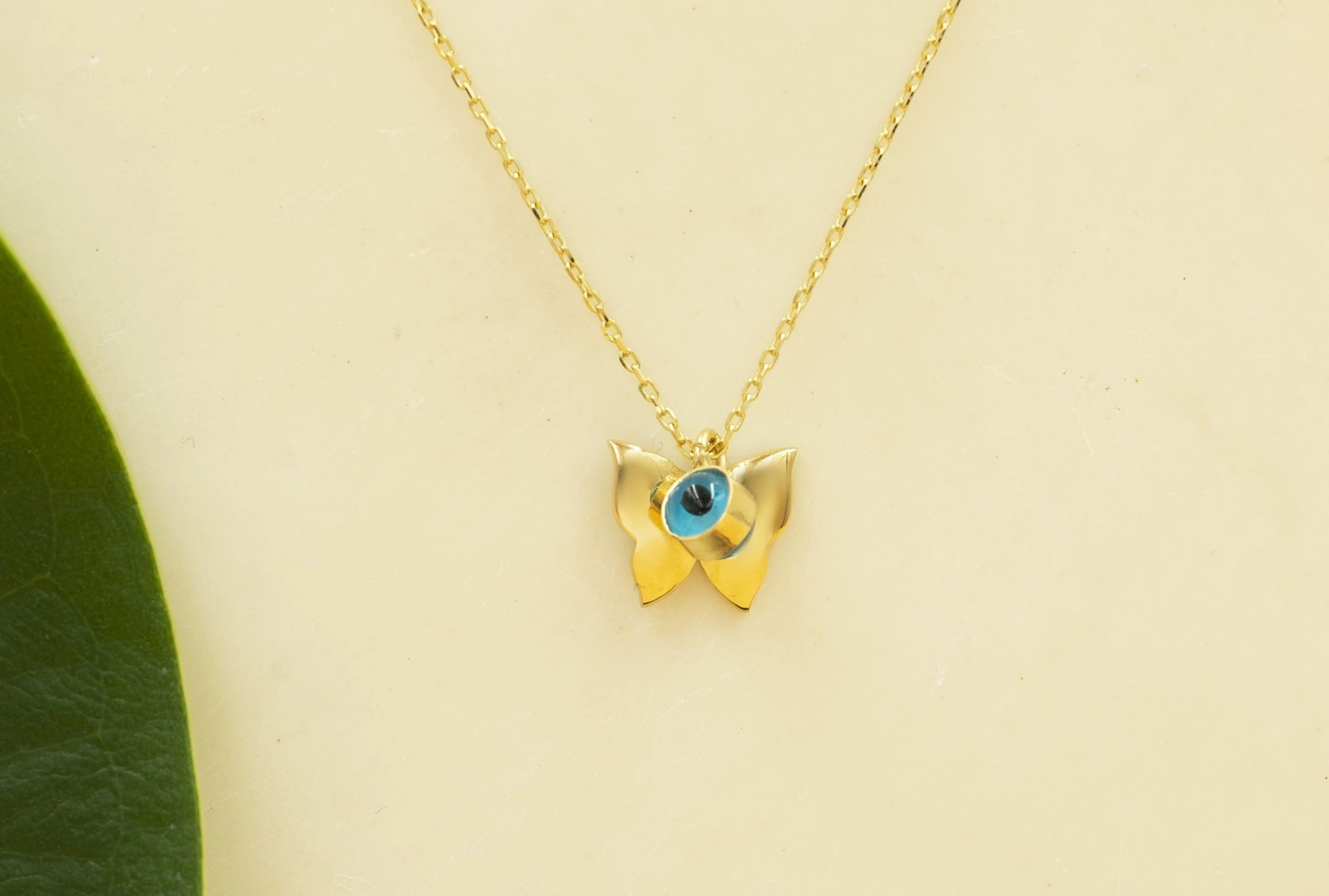 Nazar Boncuklu Kelebek Figürlü 14 Ayar Altın Kolye