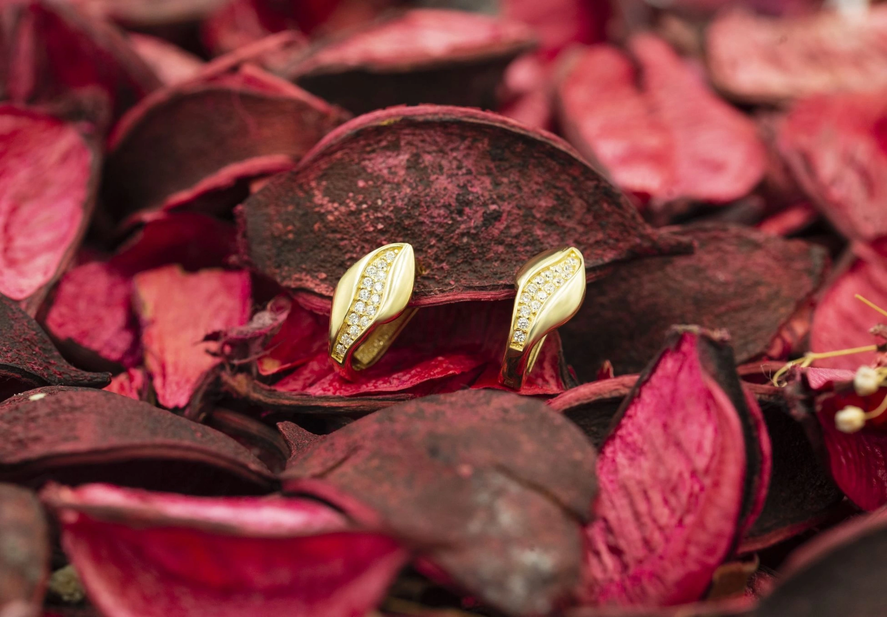 J Model 14 Ayar Altın Küpe