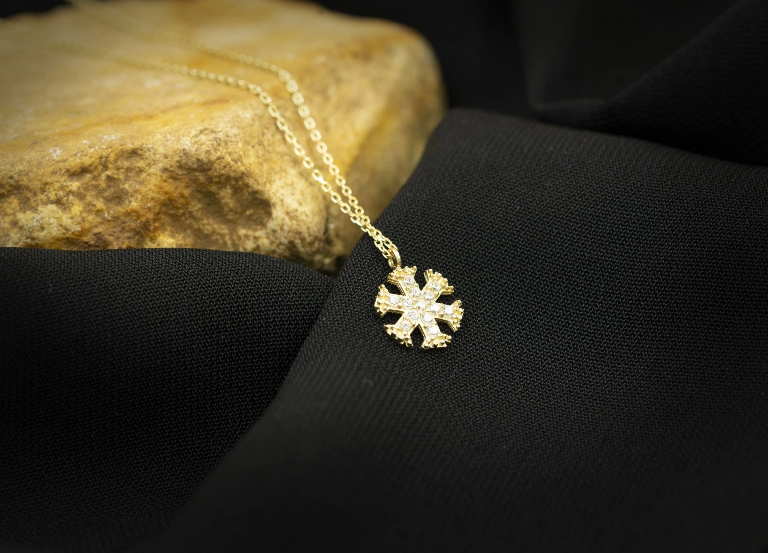 Kar Tanesi 14 Ayar Altın Kolye