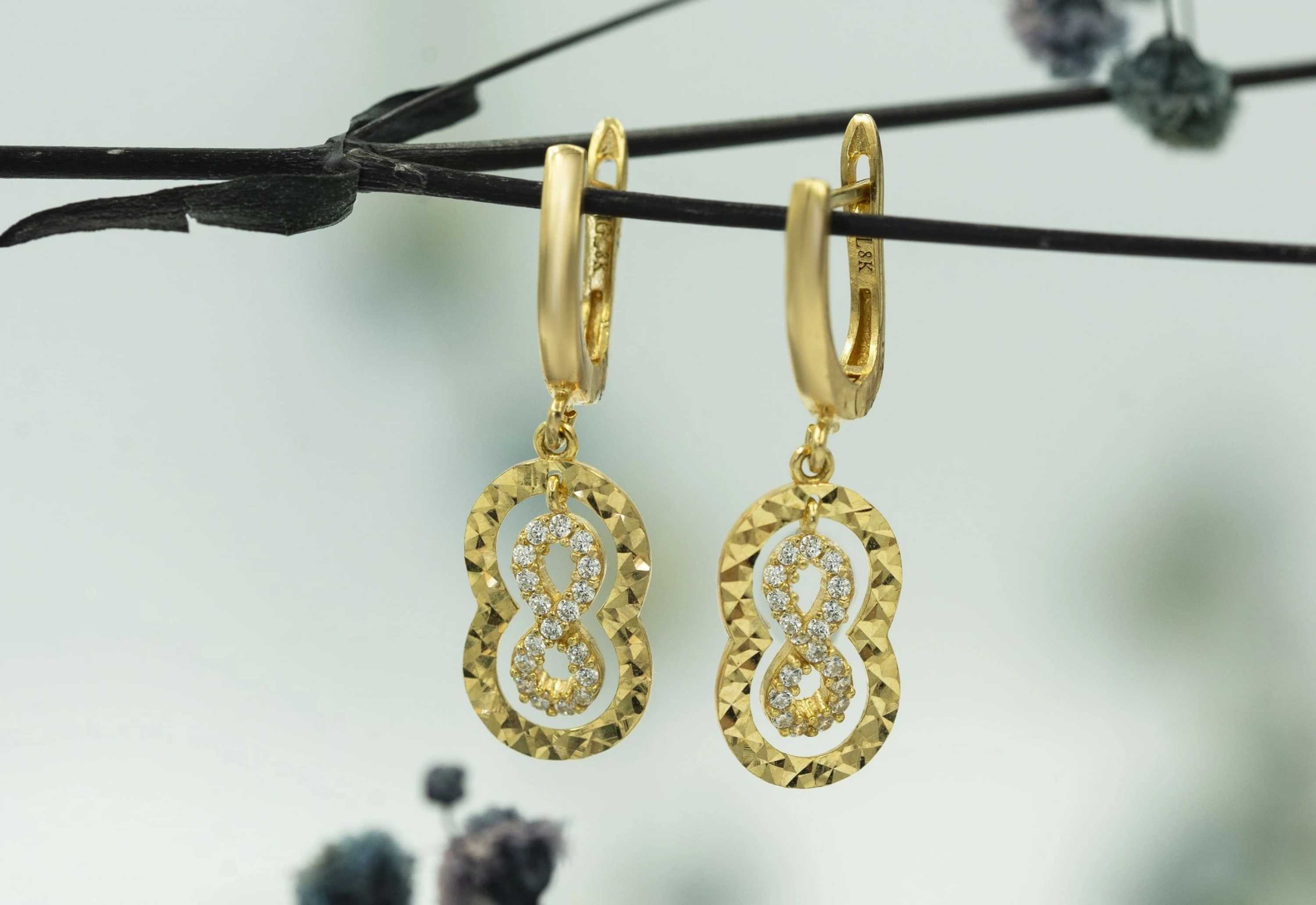 Çerçeveli Sonsuzluk Taşlı 14 Ayar Altın Küpe