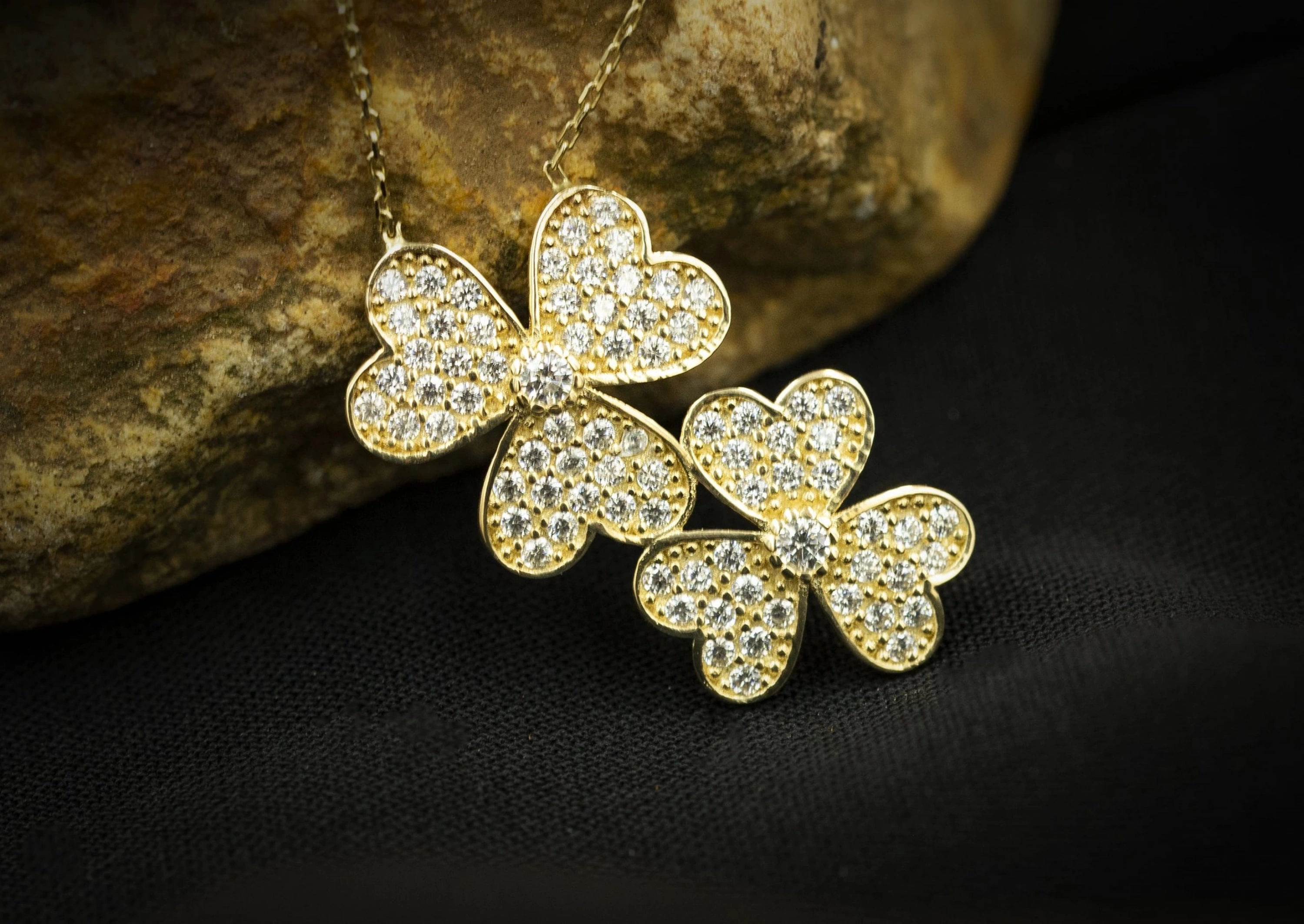 Üç Yapraklı Yonca Taşlı 14 Ayar Altın Kolye