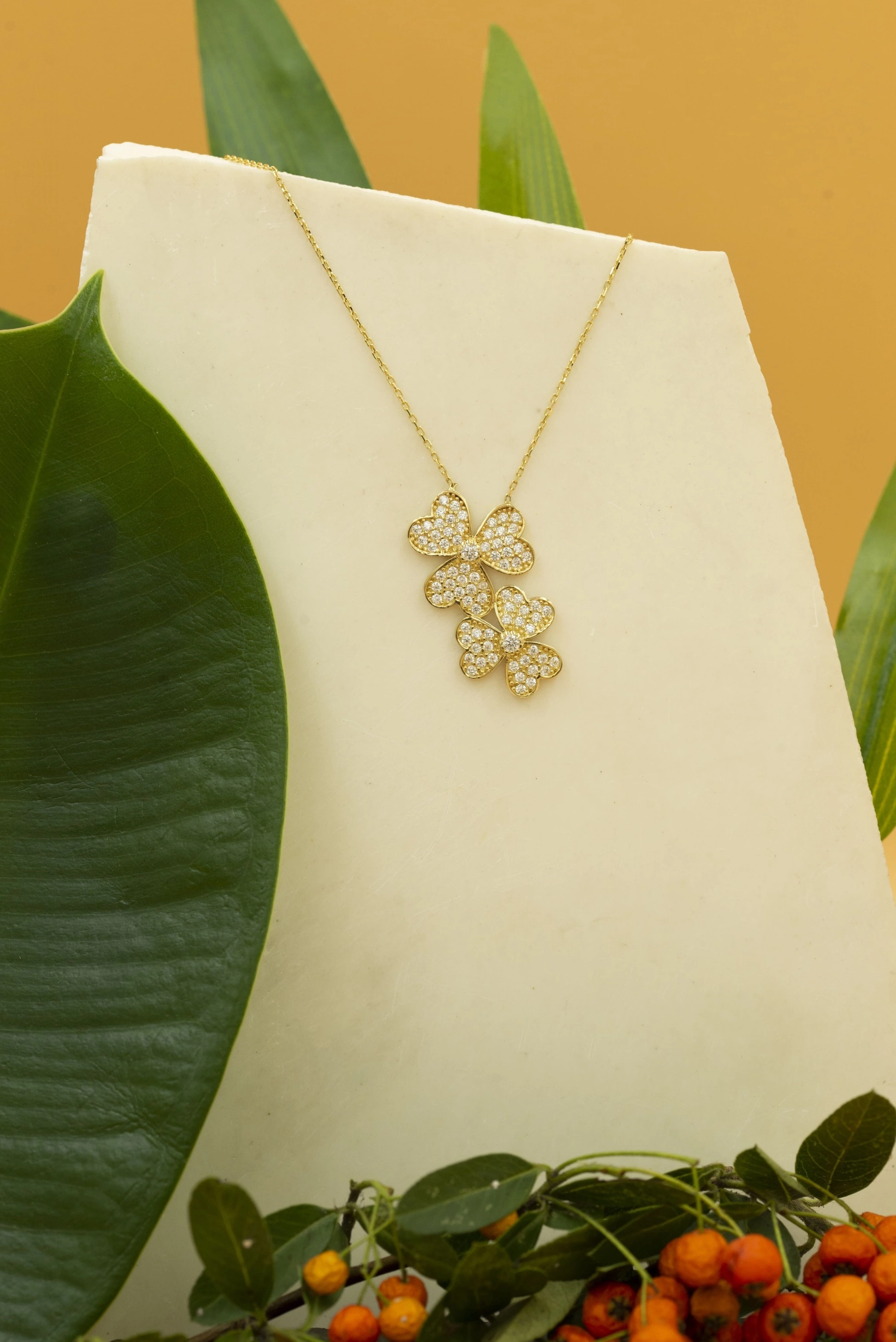 Üç Yapraklı Yonca Taşlı 14 Ayar Altın Kolye