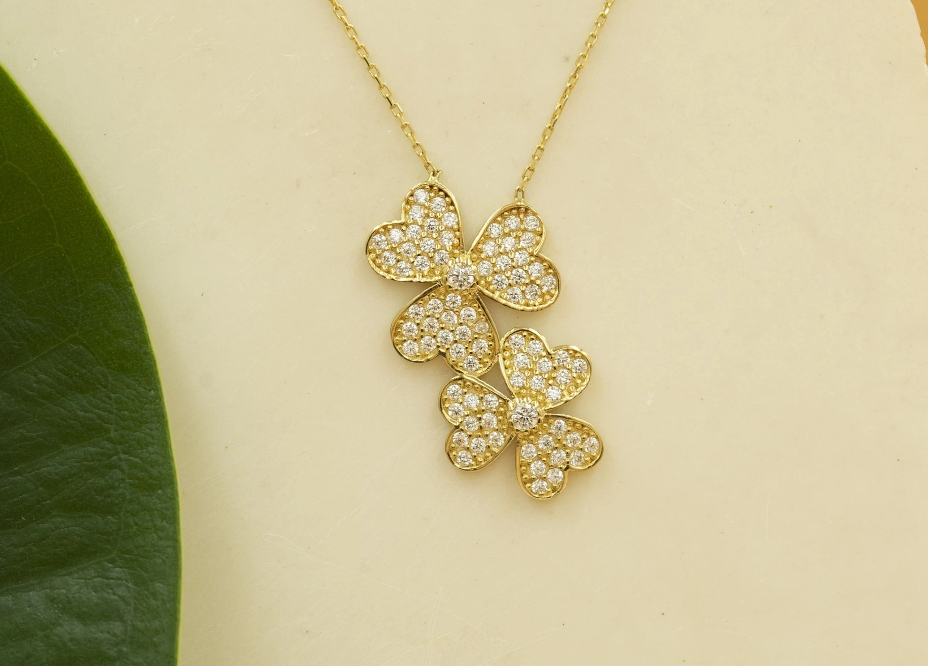 Üç Yapraklı Yonca Taşlı 14 Ayar Altın Kolye