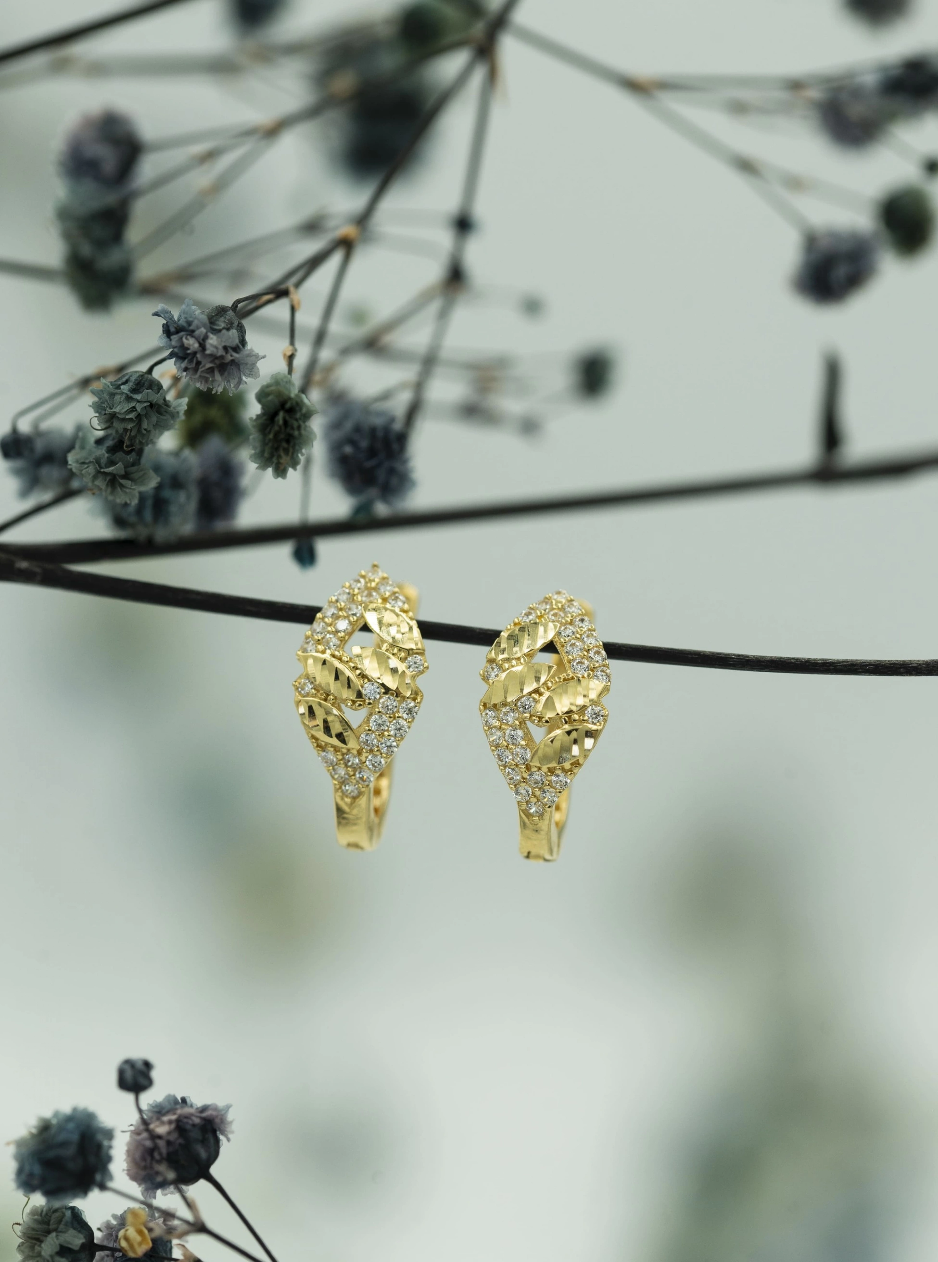 Yaprak Figür 14 Ayar Altın Küpe