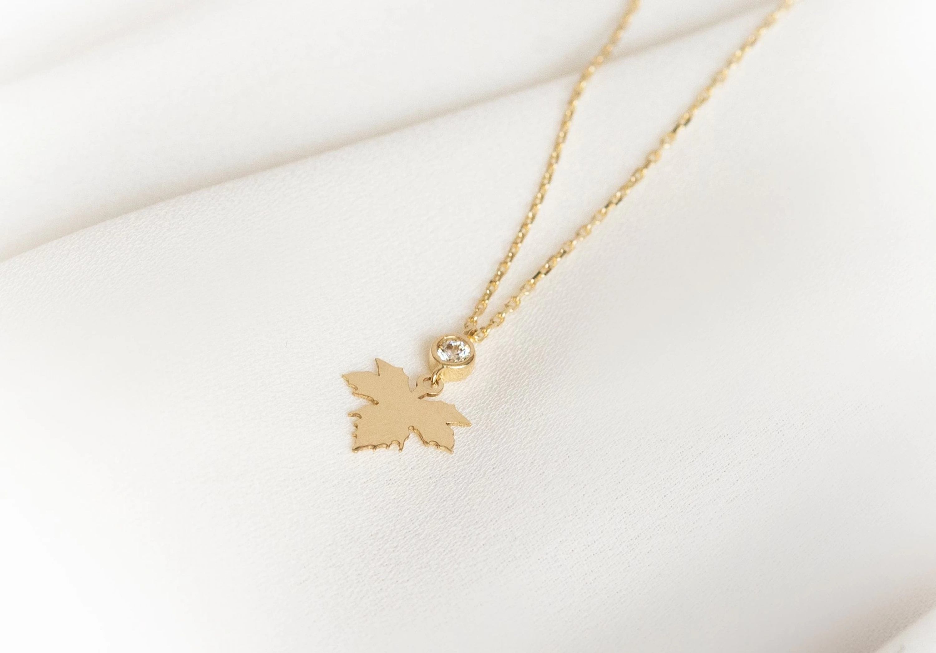 Yaprak Model 14 Ayar Altın Kolye