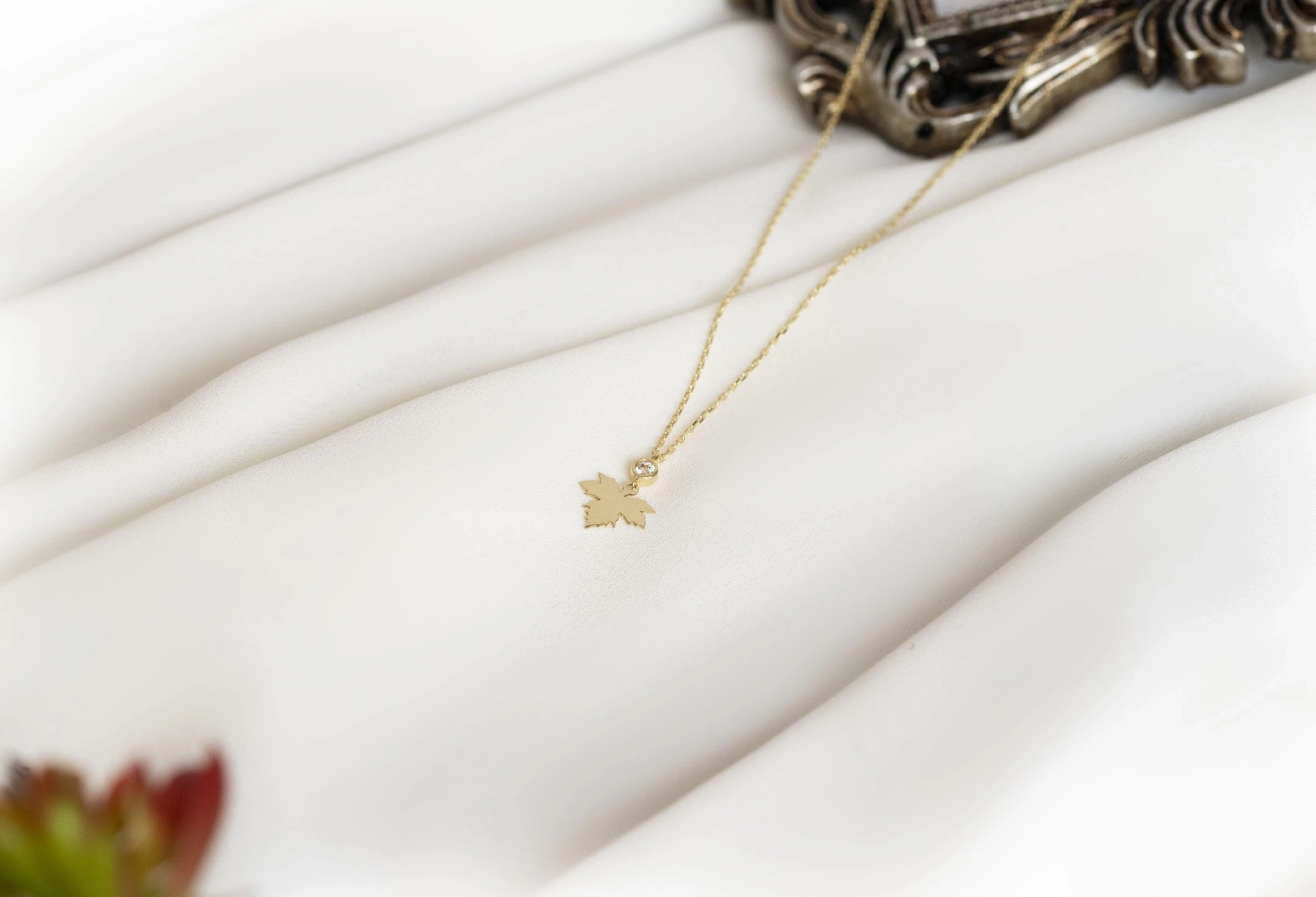 Yaprak Model 14 Ayar Altın Kolye