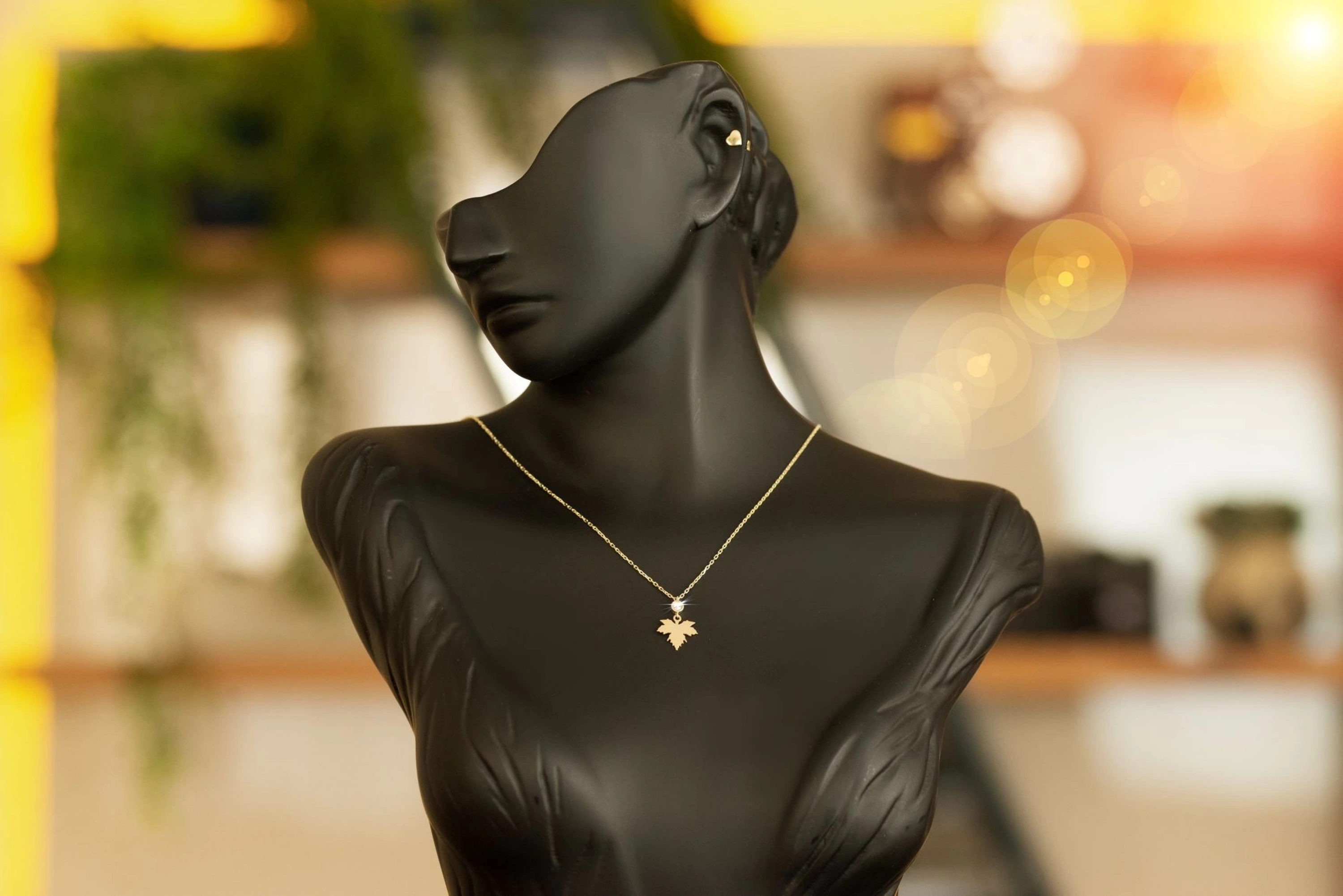 Yaprak Model 14 Ayar Altın Kolye