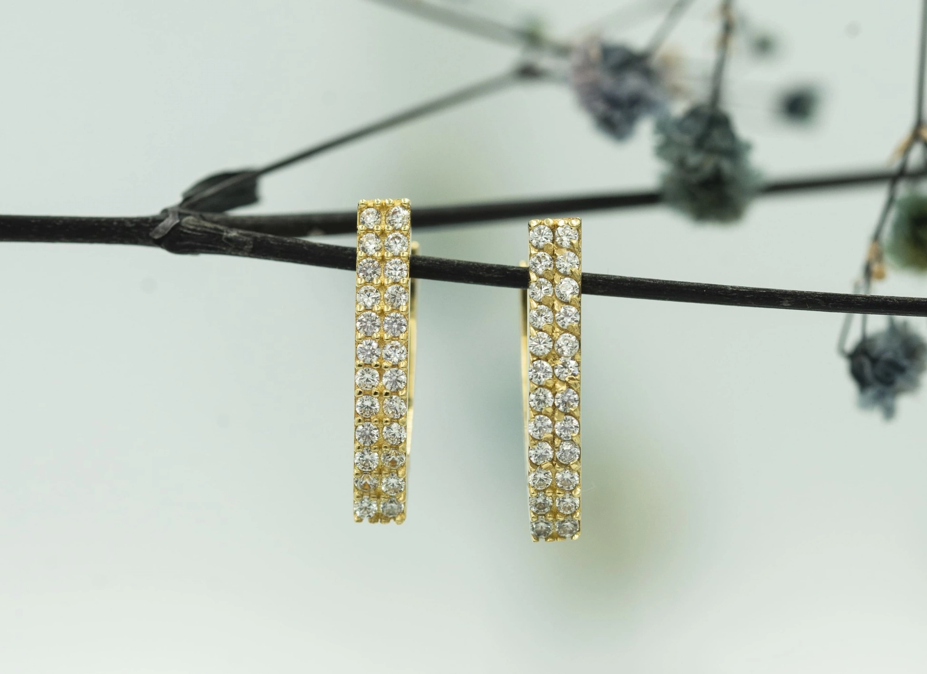 Yarım Tur Taşlı 14 Ayar Altın Küpe