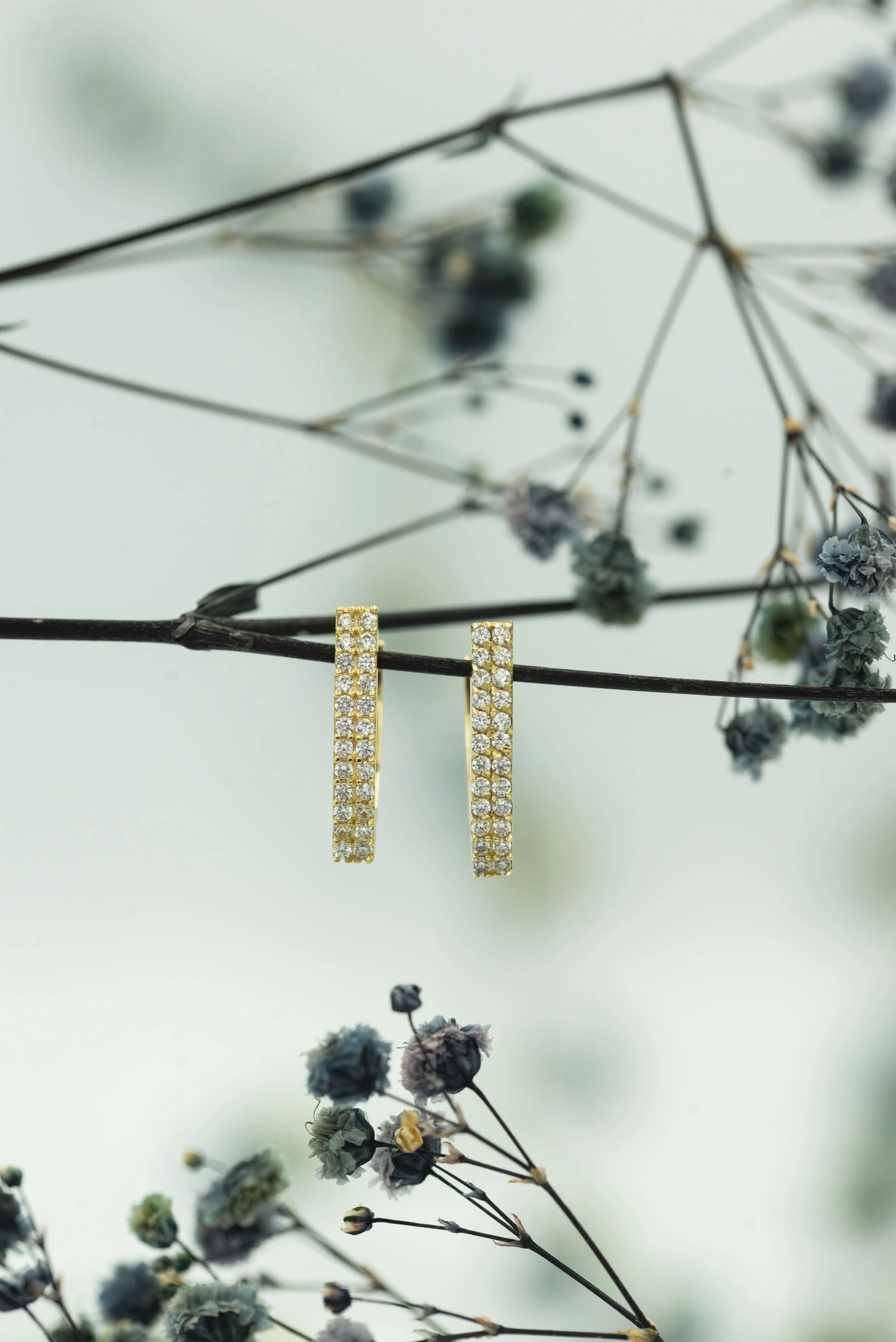 Yarım Tur Taşlı 14 Ayar Altın Küpe