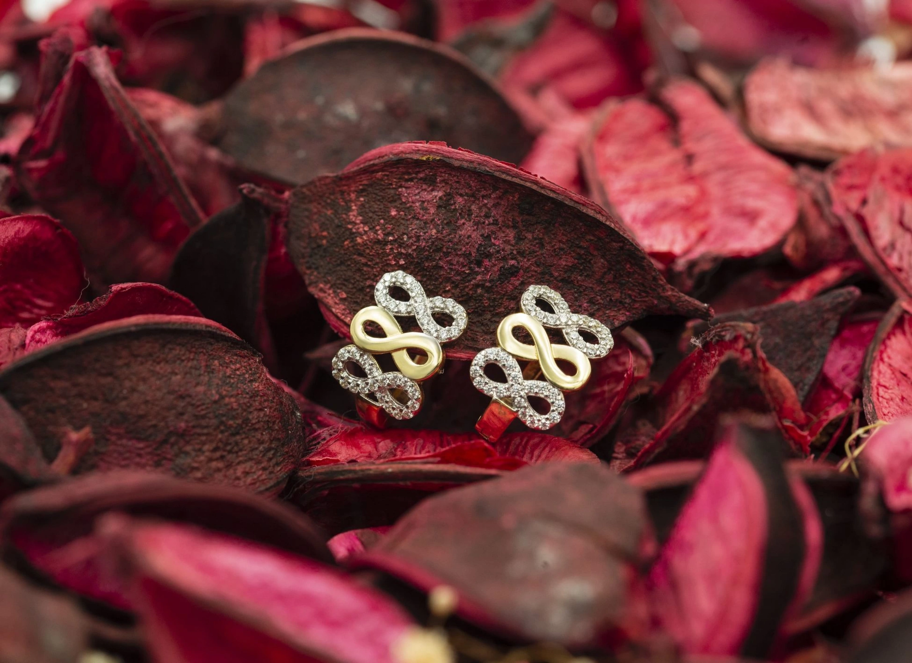 Üç Taşlı Sonsuzluk 14 Ayar Altın Küpe