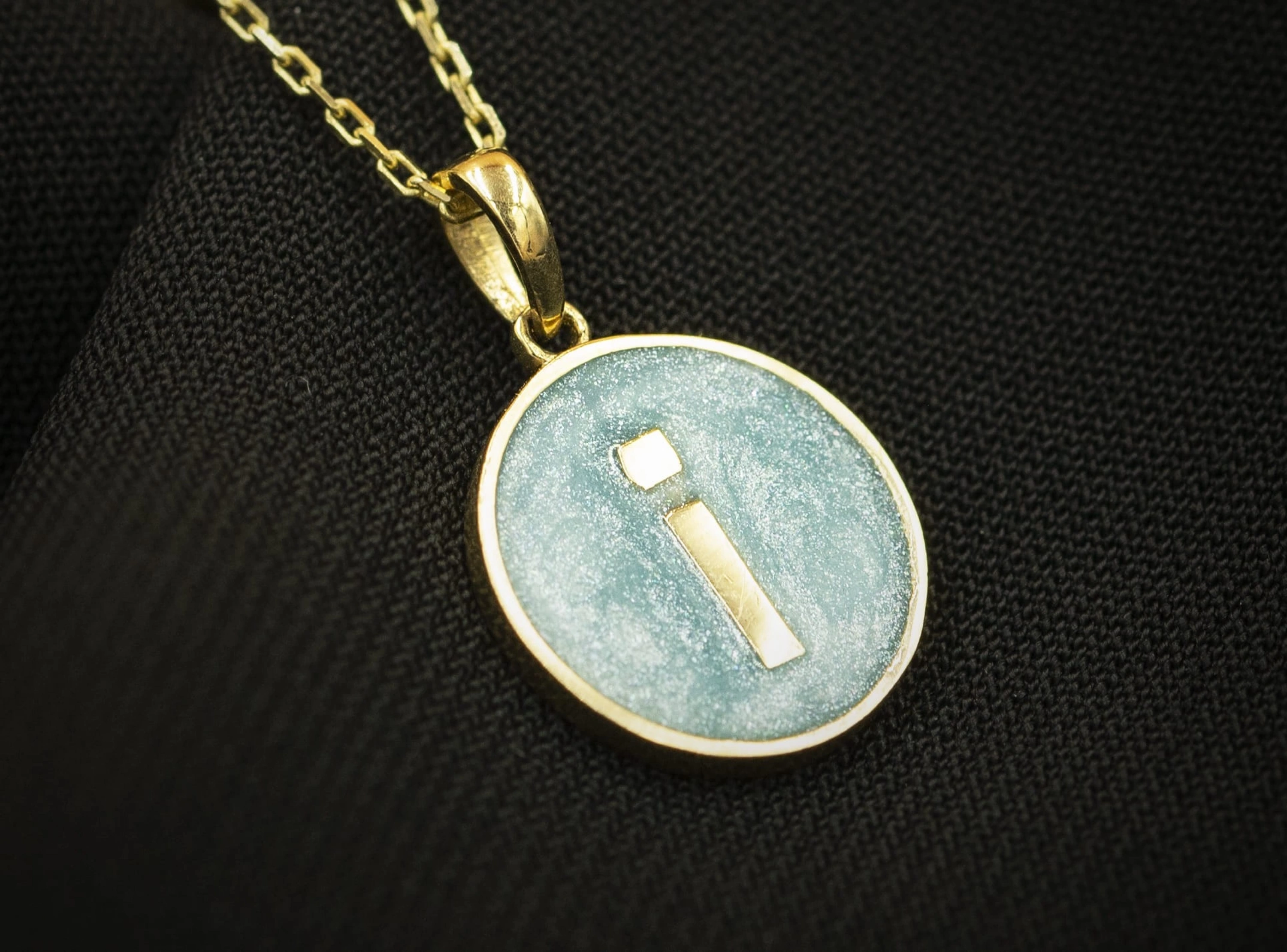 İ Harfi Yuvarlak Plaka 14 Ayar Altın Kolye