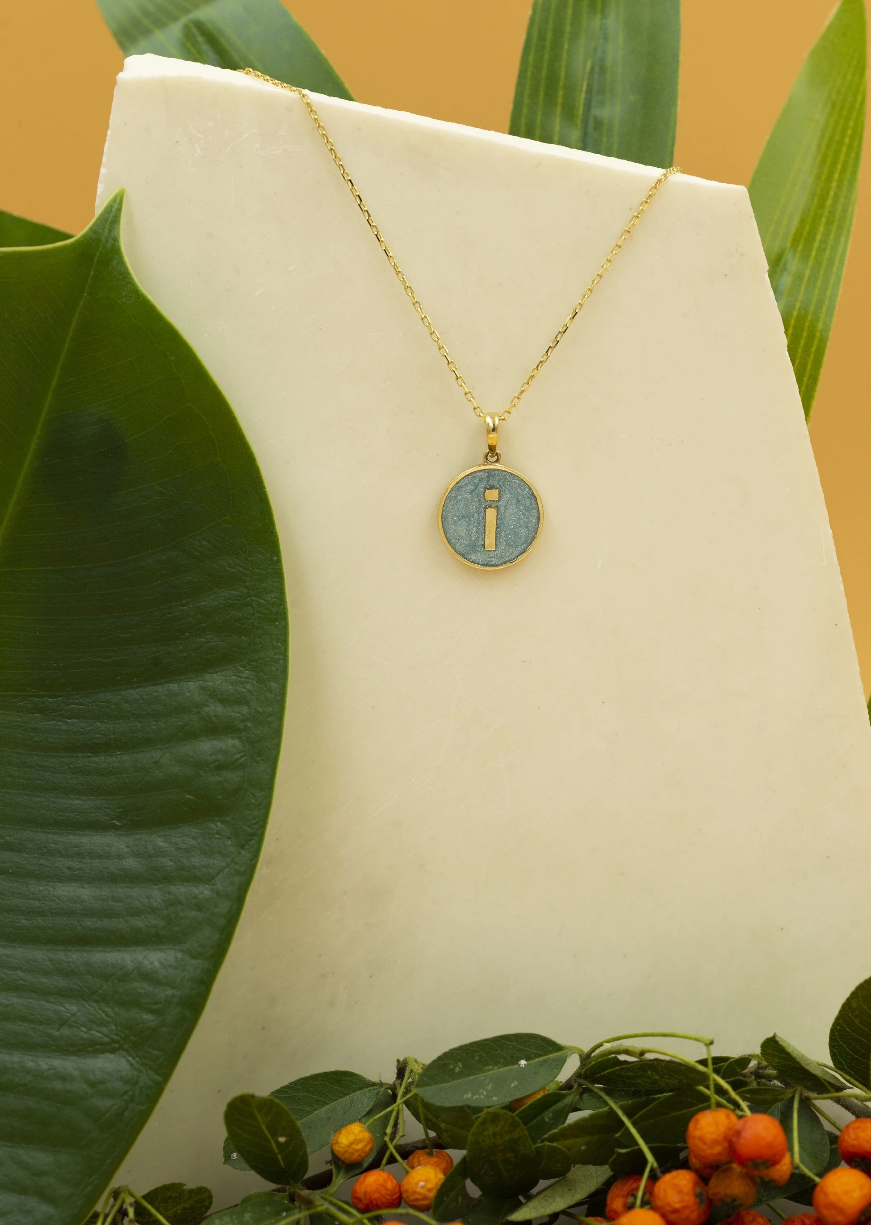 İ Harfi Yuvarlak Plaka 14 Ayar Altın Kolye