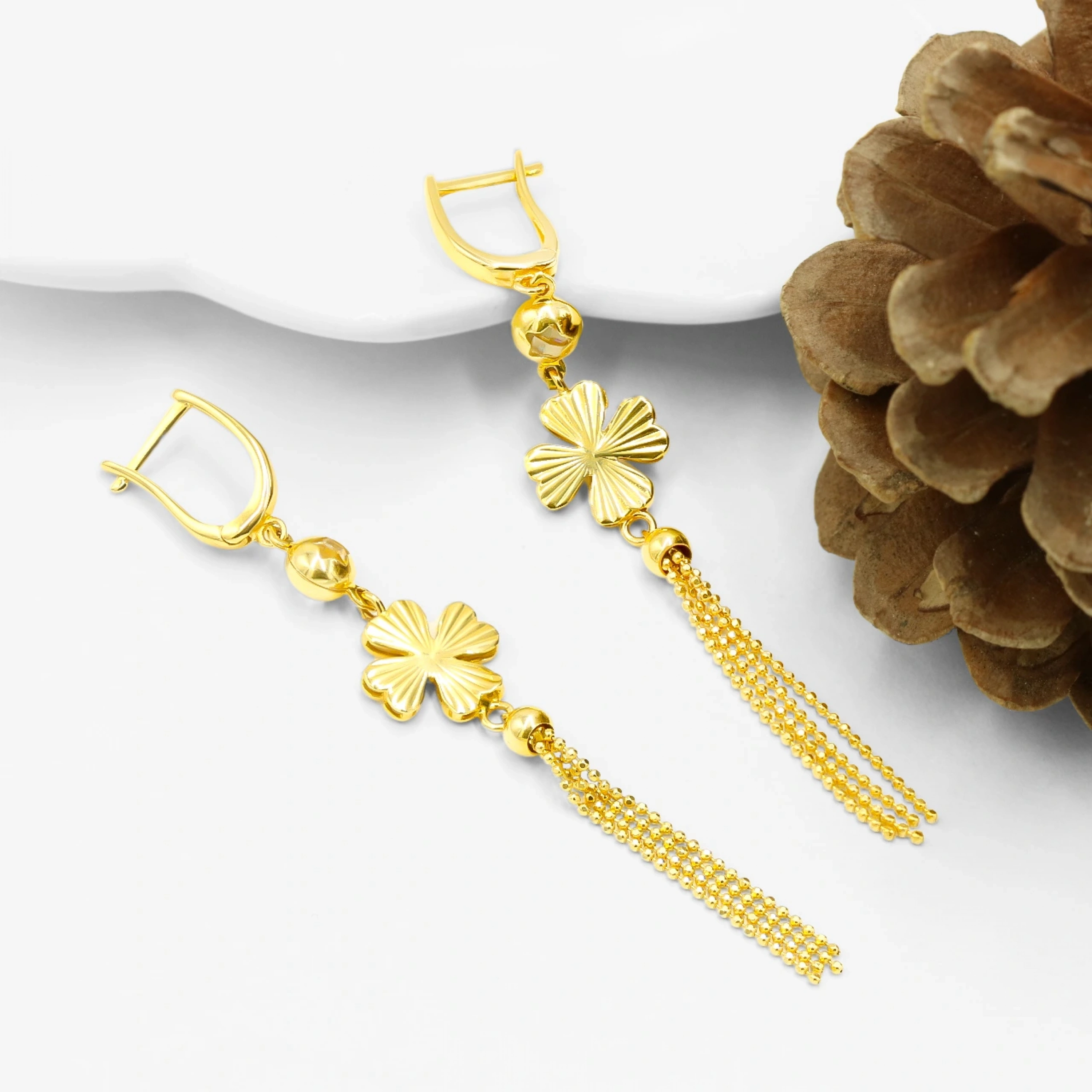 14 Ayar Sallantılı Yonca Altın Küpe