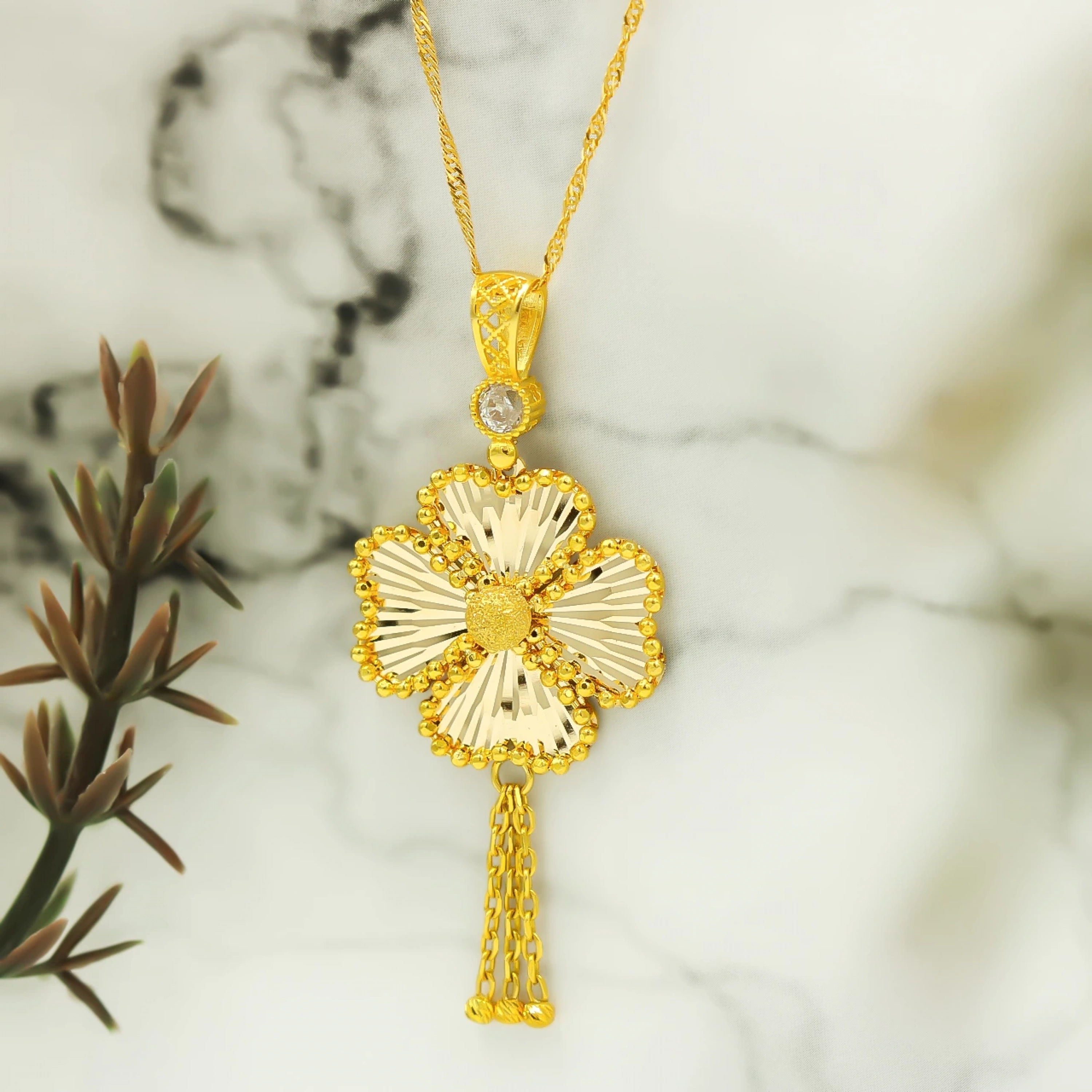 14 Ayar Dorika Yonca Altın Kolye Ucu