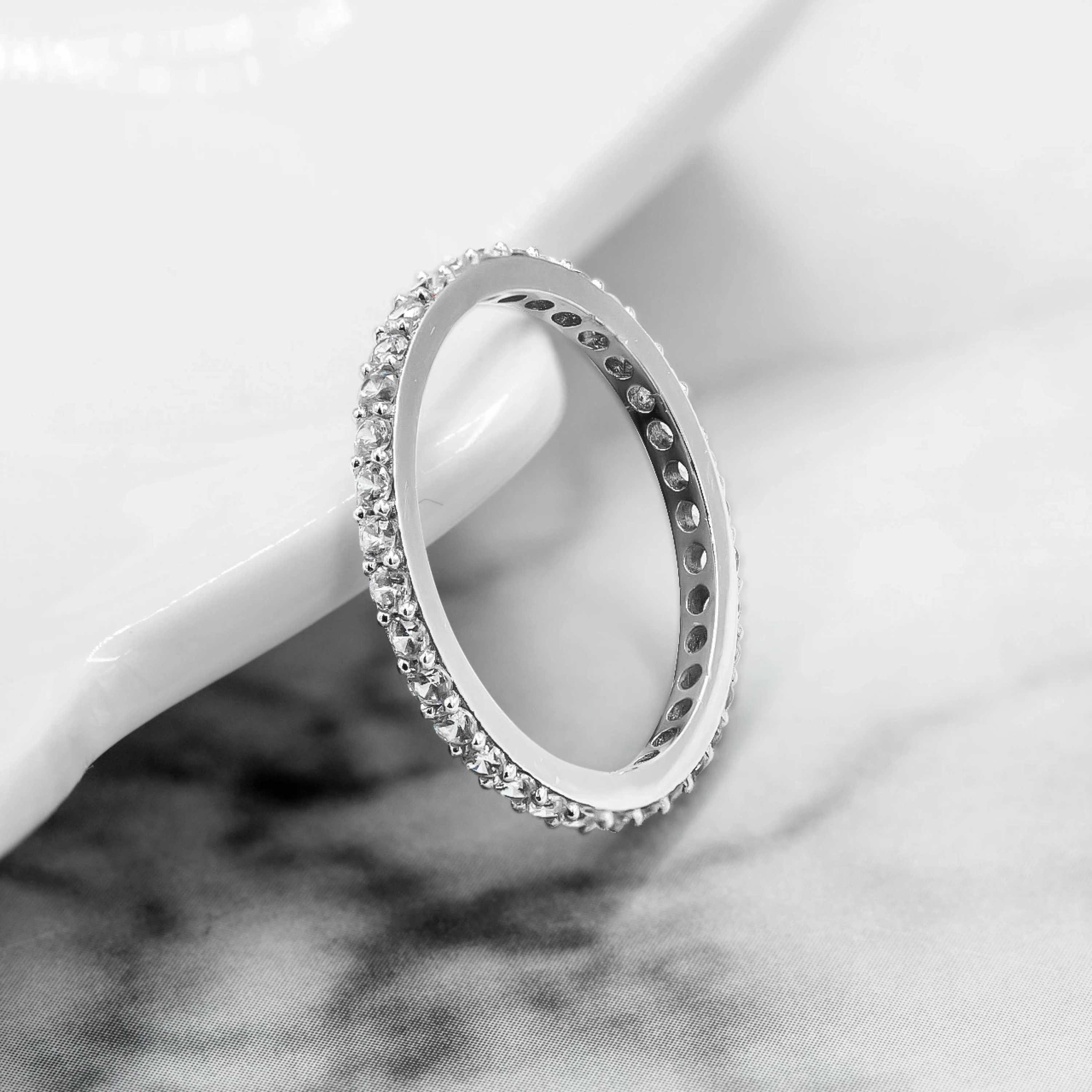 Tek Sıra Taşlı Tam tur 14 Ayar Beyaz Altın Yüzük