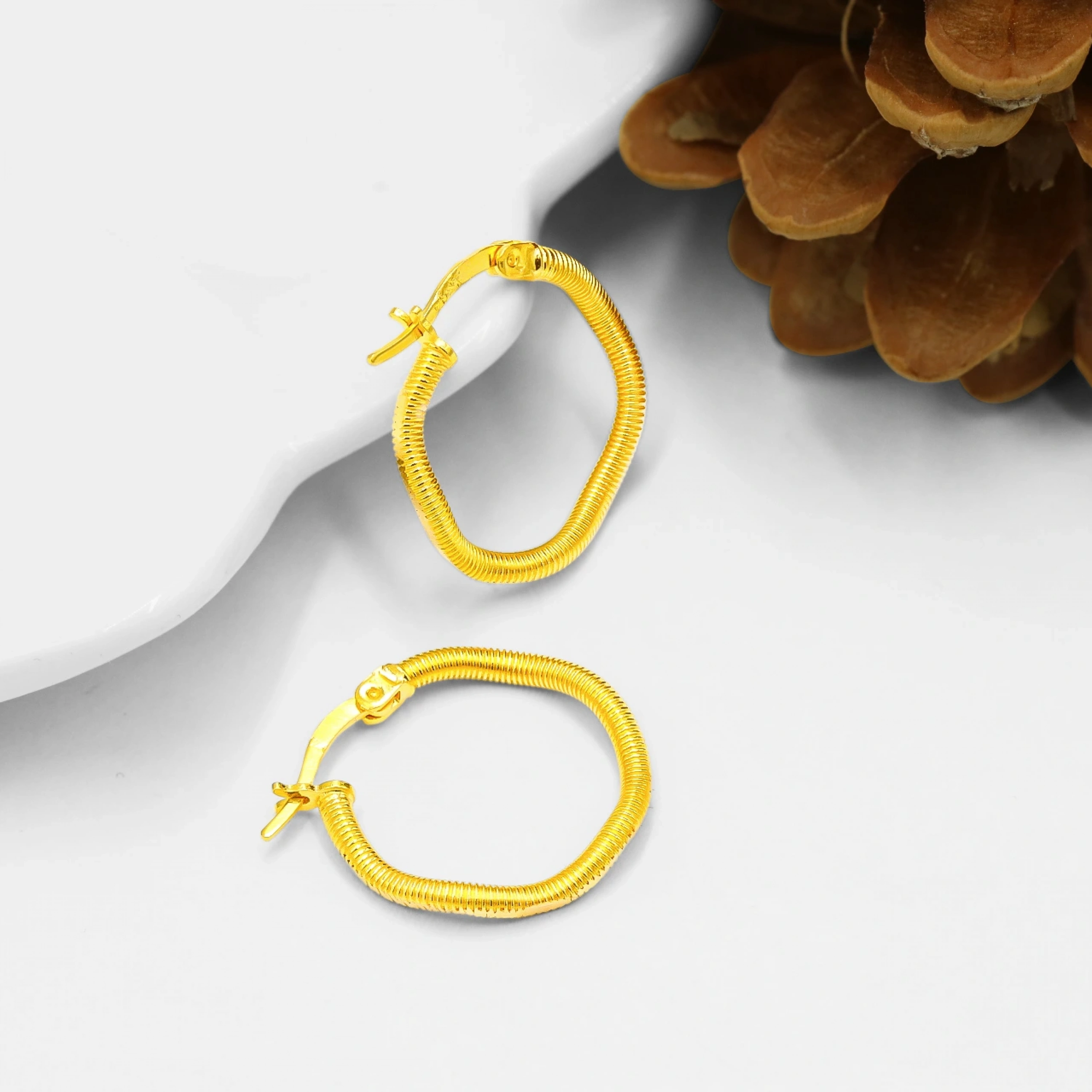 22 Ayar Dalgalı Ajda Halka Altın Küpe