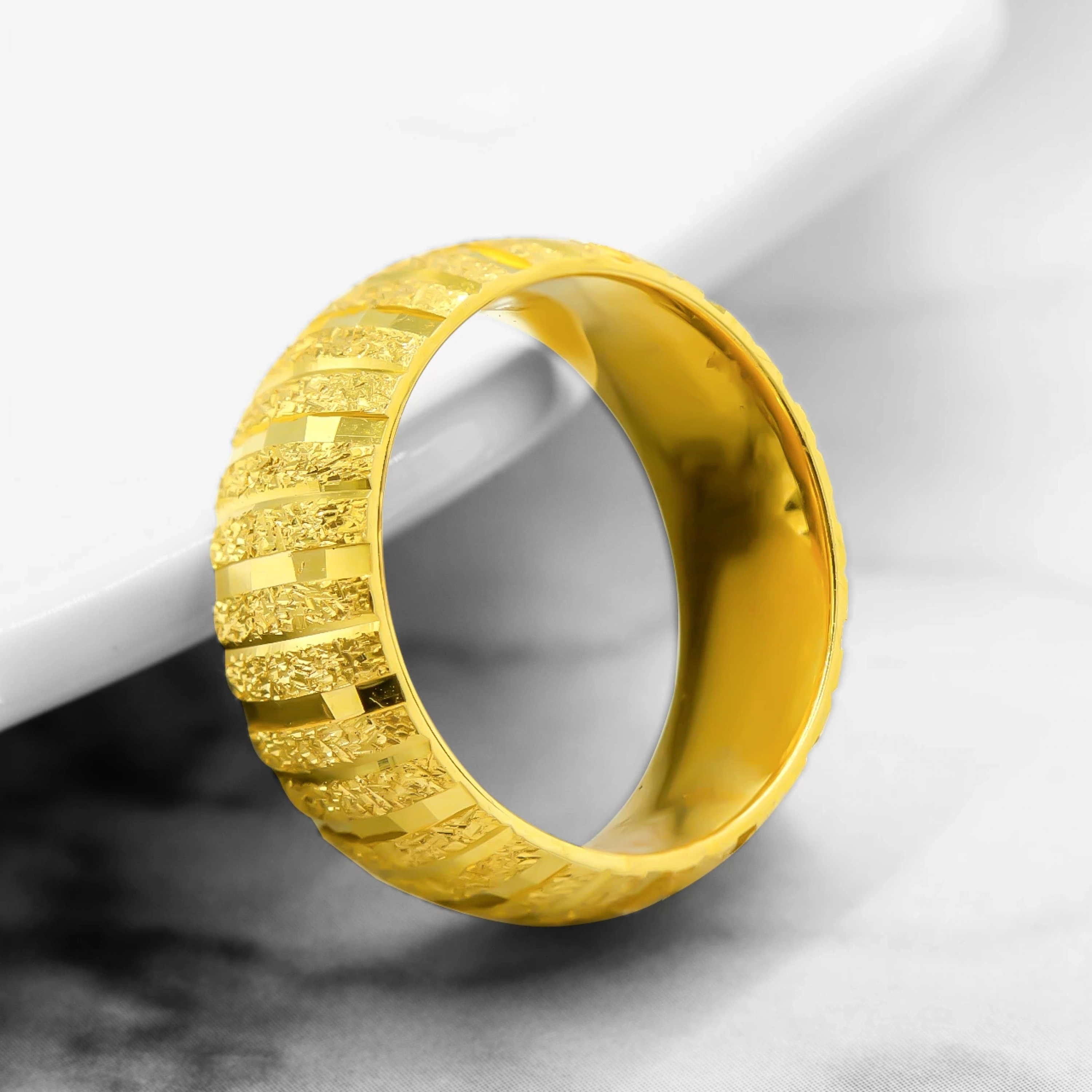 22 Ayar Kum Desenli Kadın Alyans Yüzük