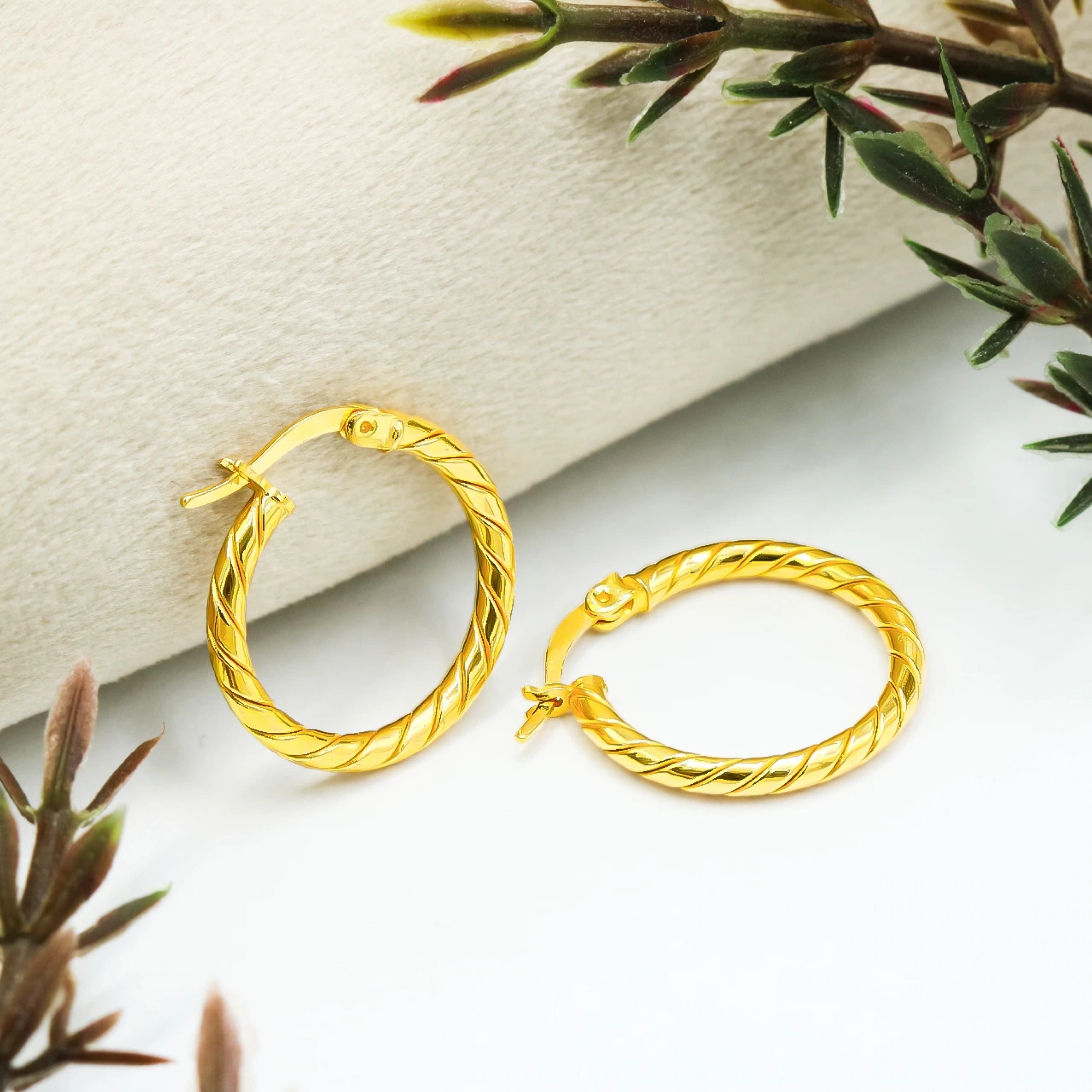 22 Ayar Burgu Halka Altın Küpe