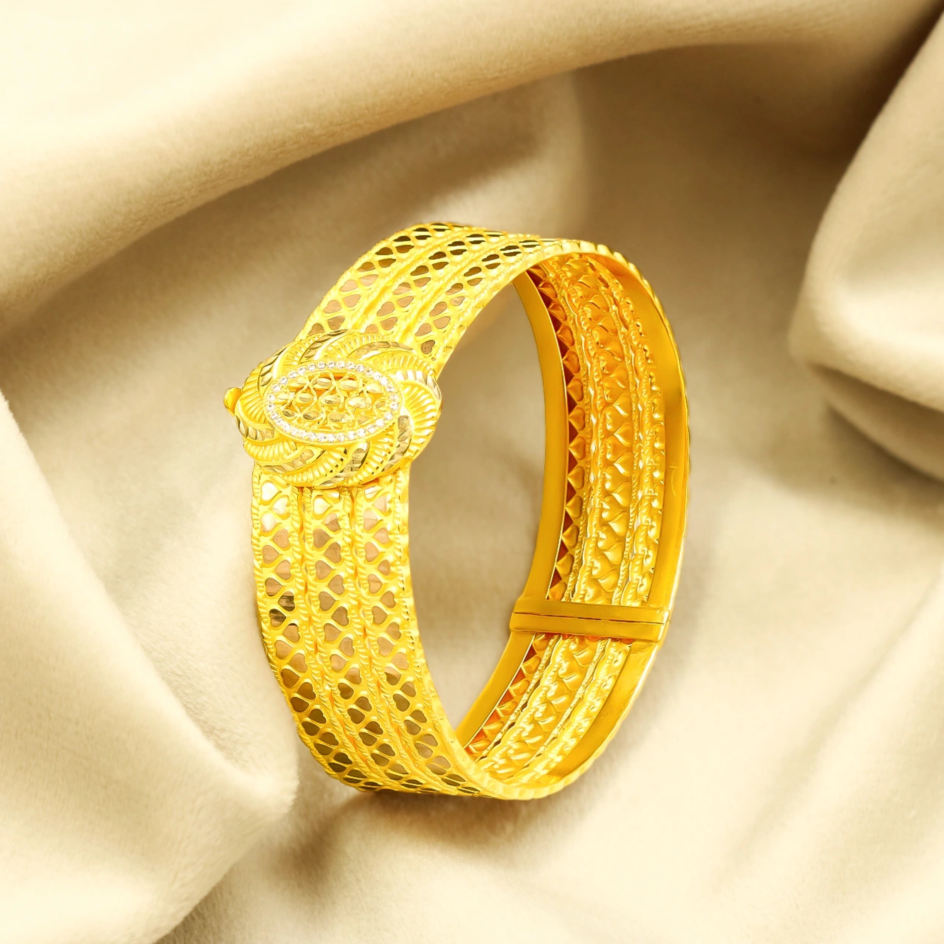 3 Sıra Kalplı 8 Ayar Kelepçe Bilezik