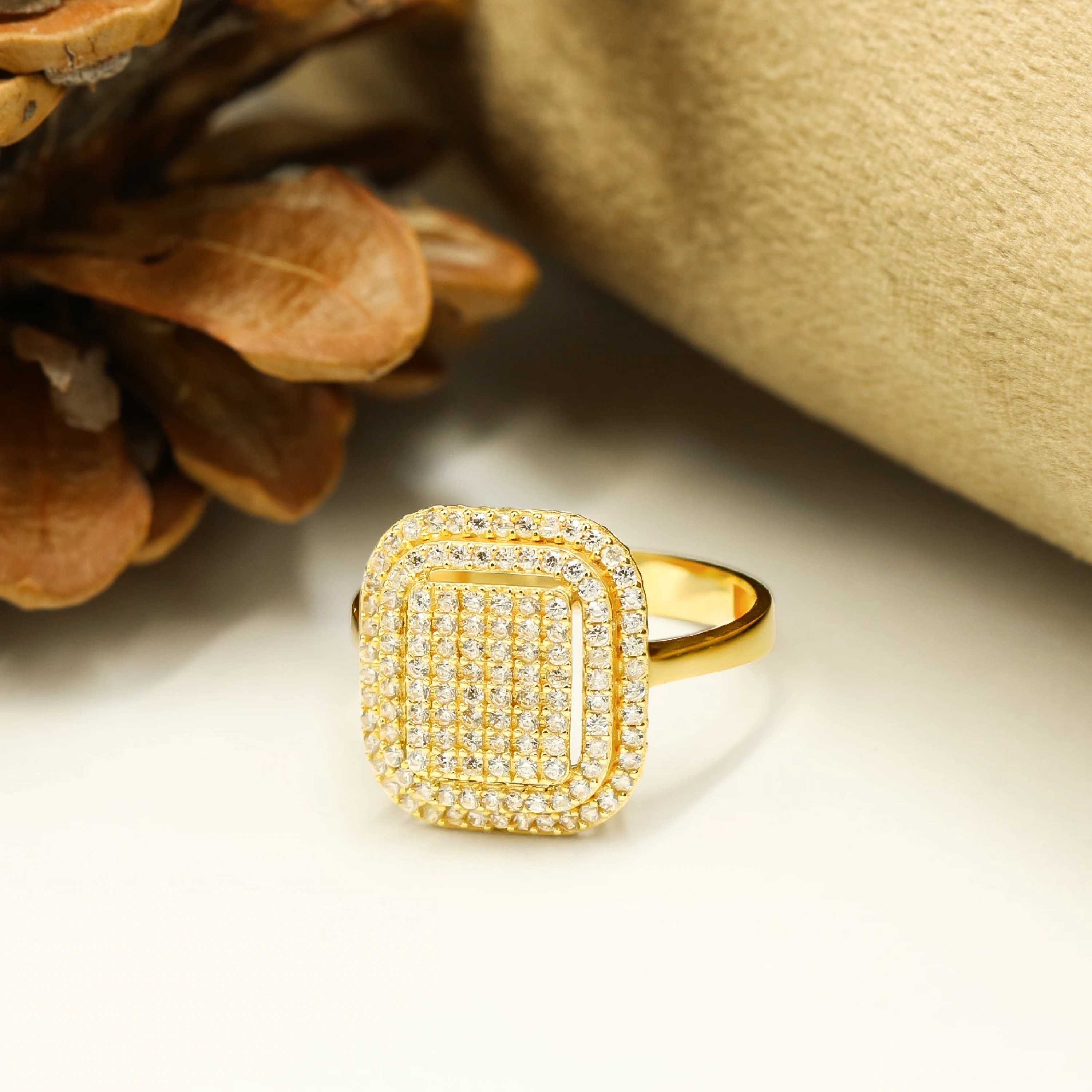 Büyük Taşlı 14 Ayar Altın Yüzük