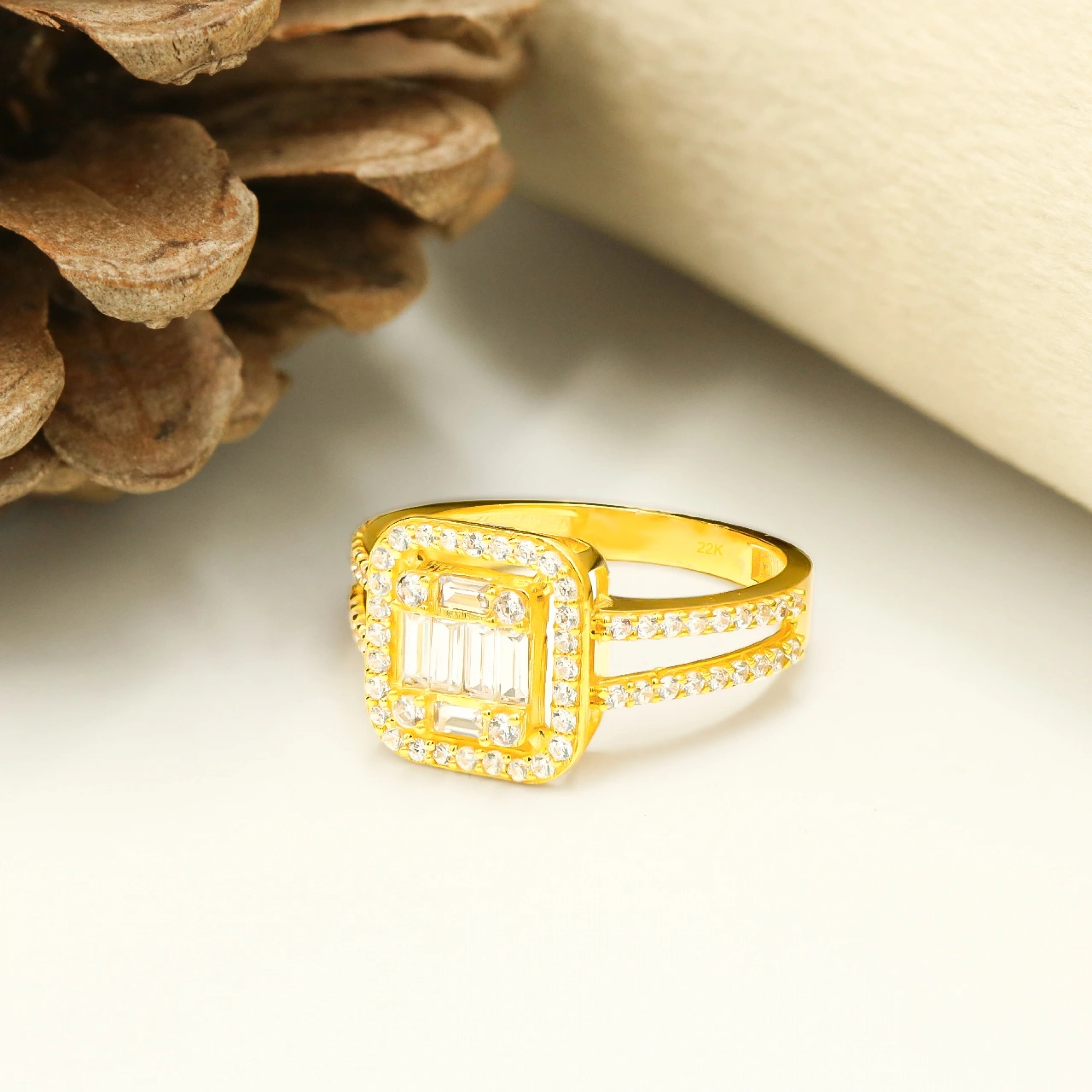 Baget Kenar Taşlı 22 Ayar Altın Yüzük