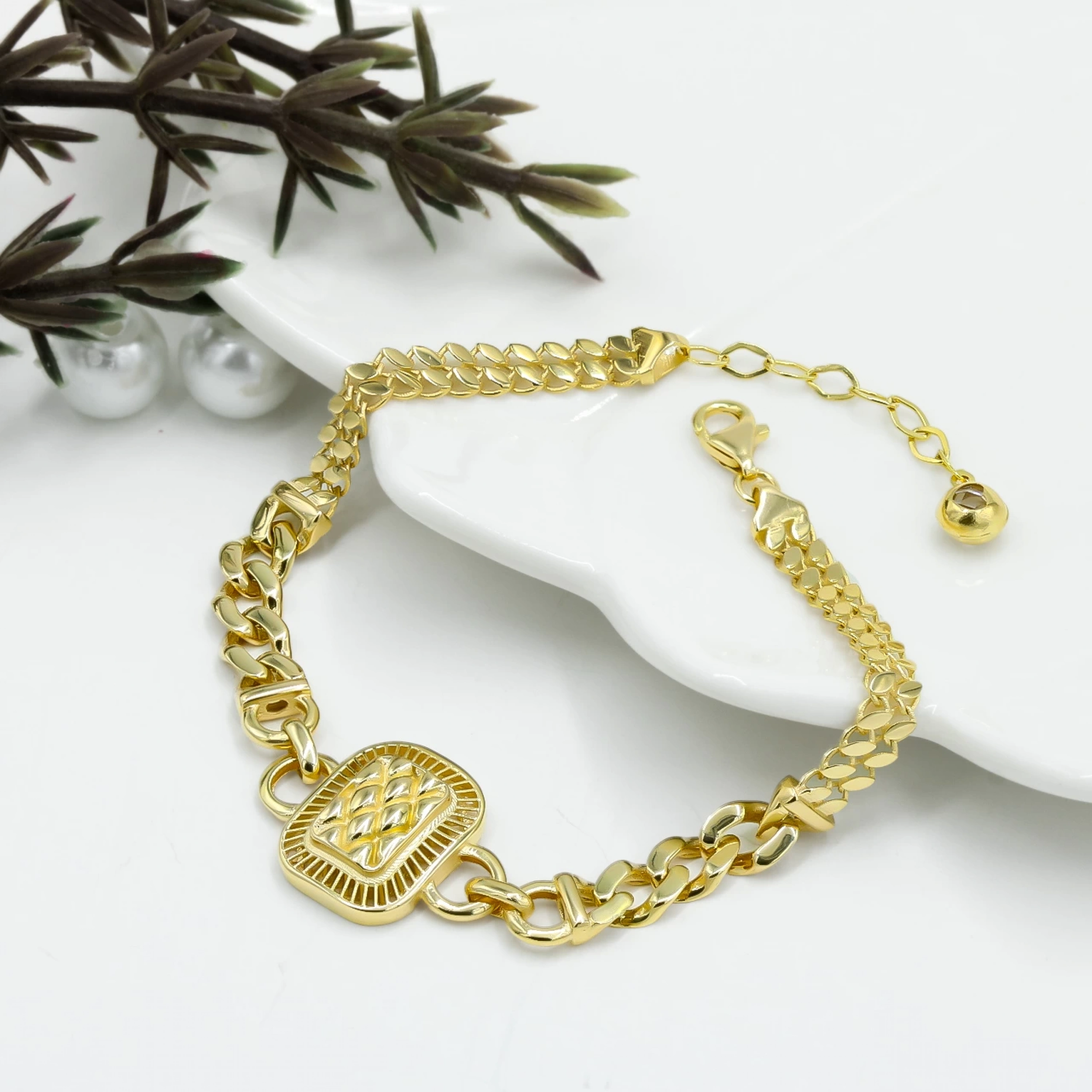 Baget Figürlü Pullu 14 Ayar Altın Bileklik