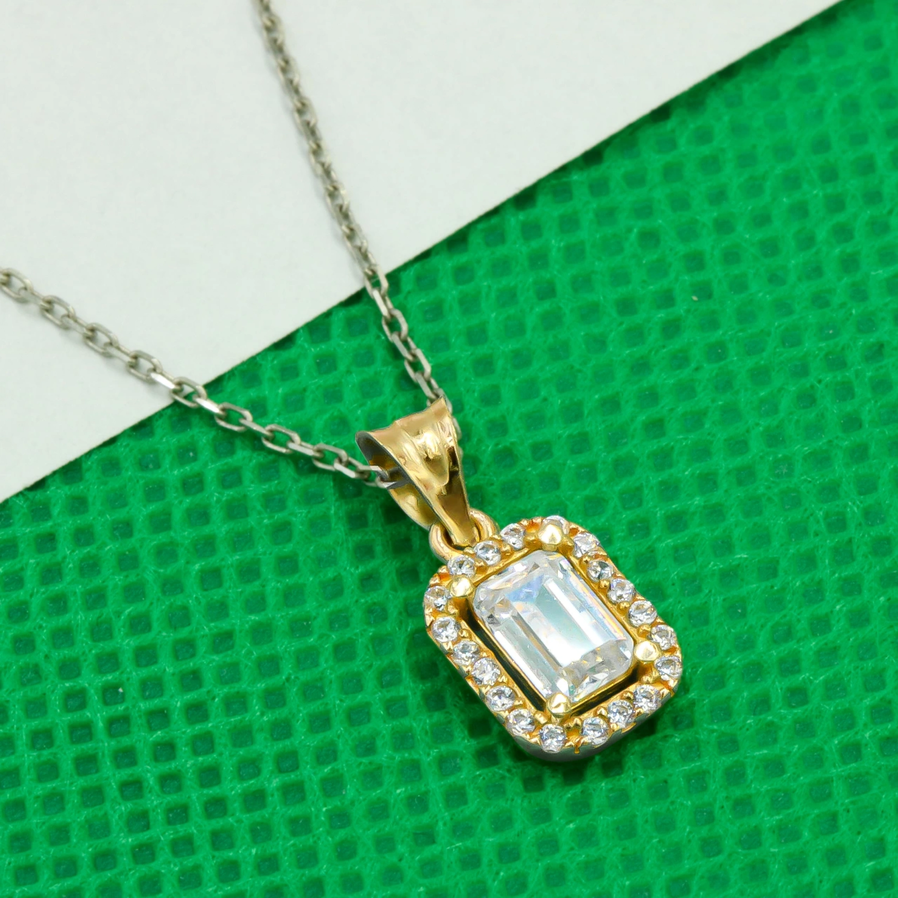 Baget Taş 8 Ayar Altın Kolye Ucu