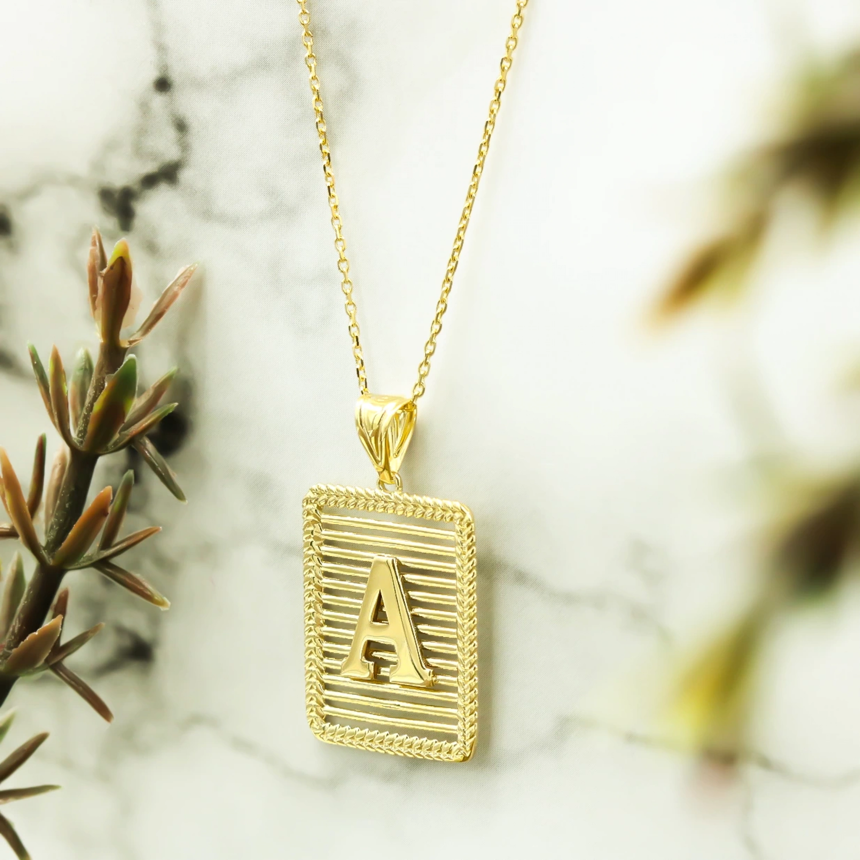 Başak Çerçeve Izgara 14 Ayar Altın Harf Kolye