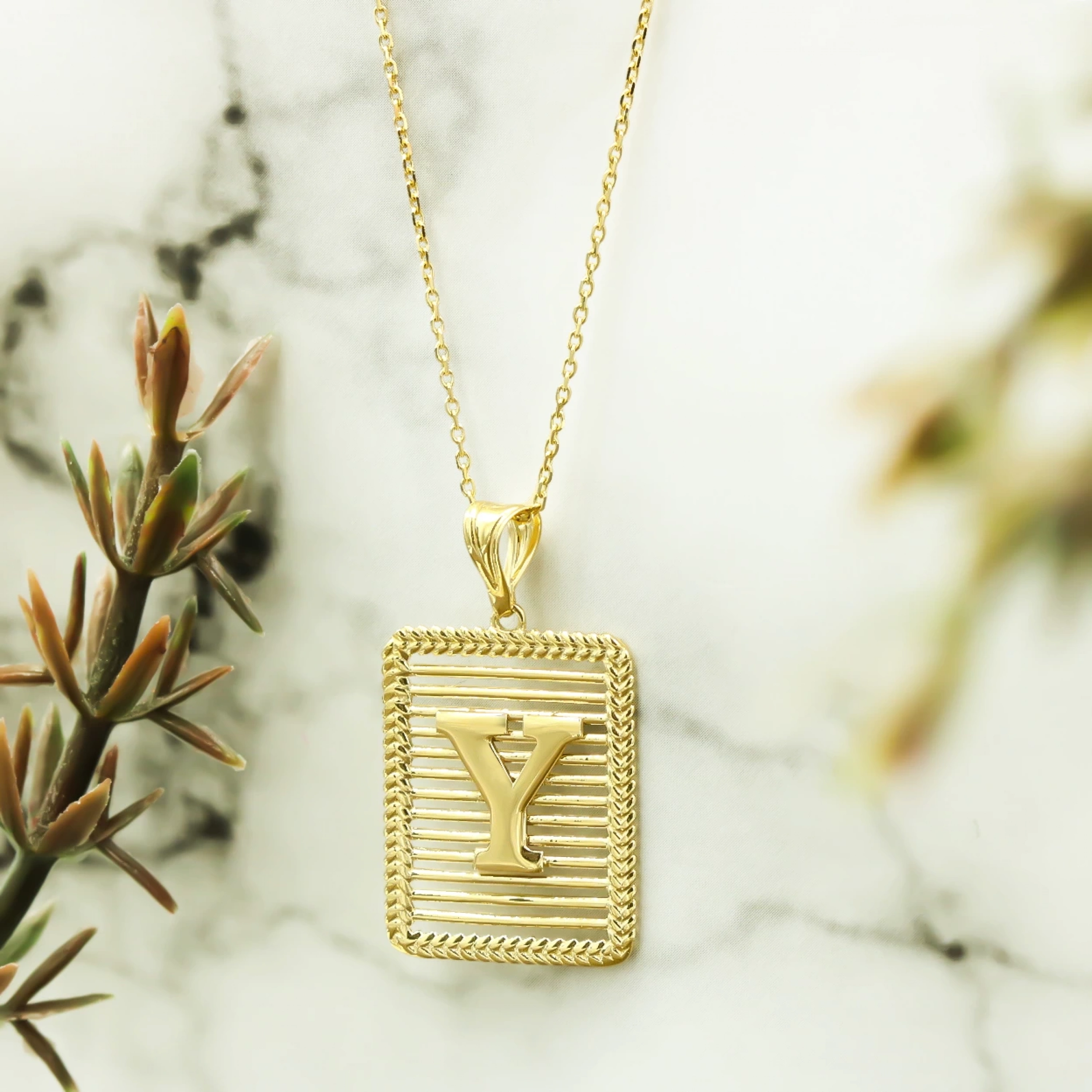 Başak Çerçeve Izgara 14 Ayar Altın Harf Kolye