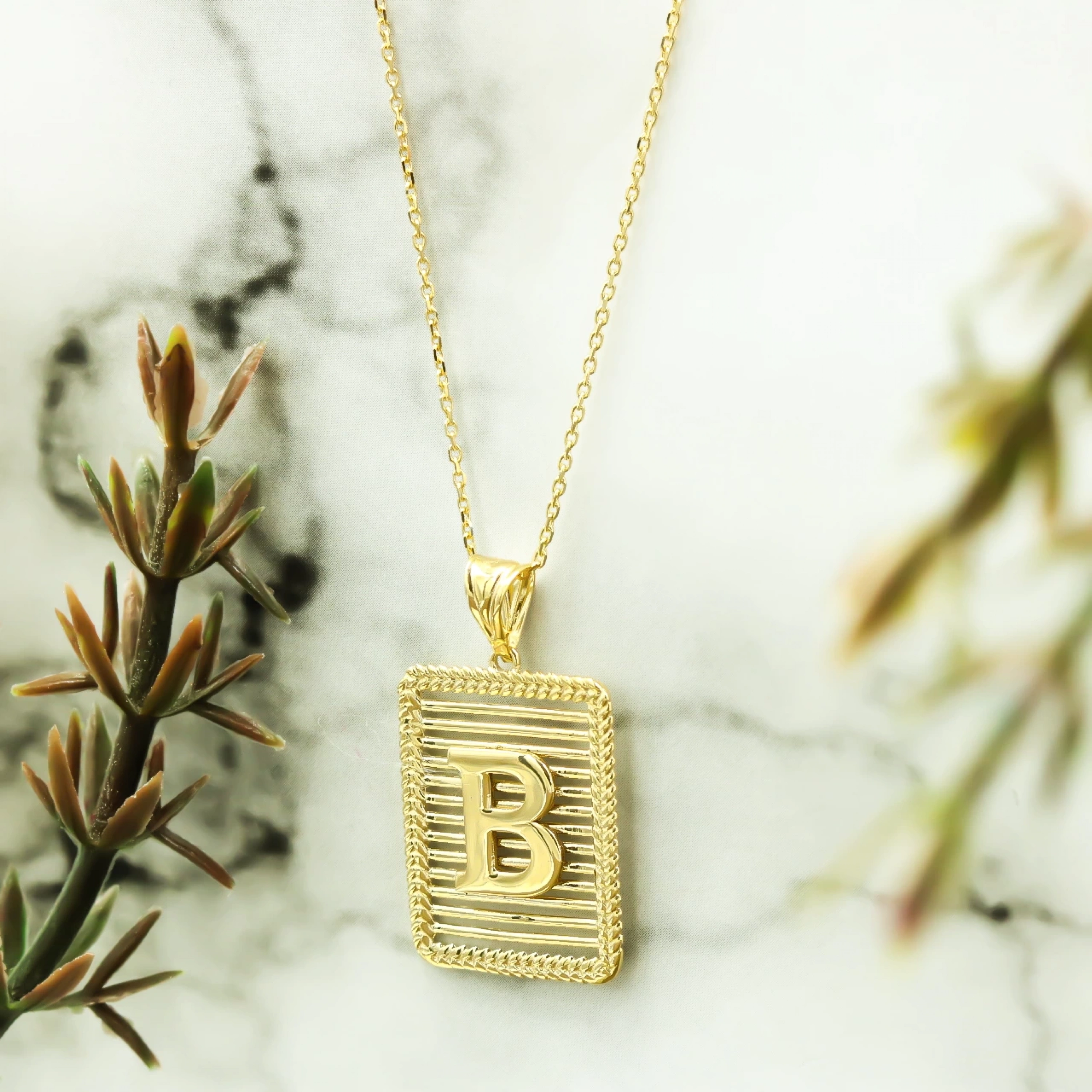 Başak Çerçeve Izgara 14 Ayar Altın Harf Kolye