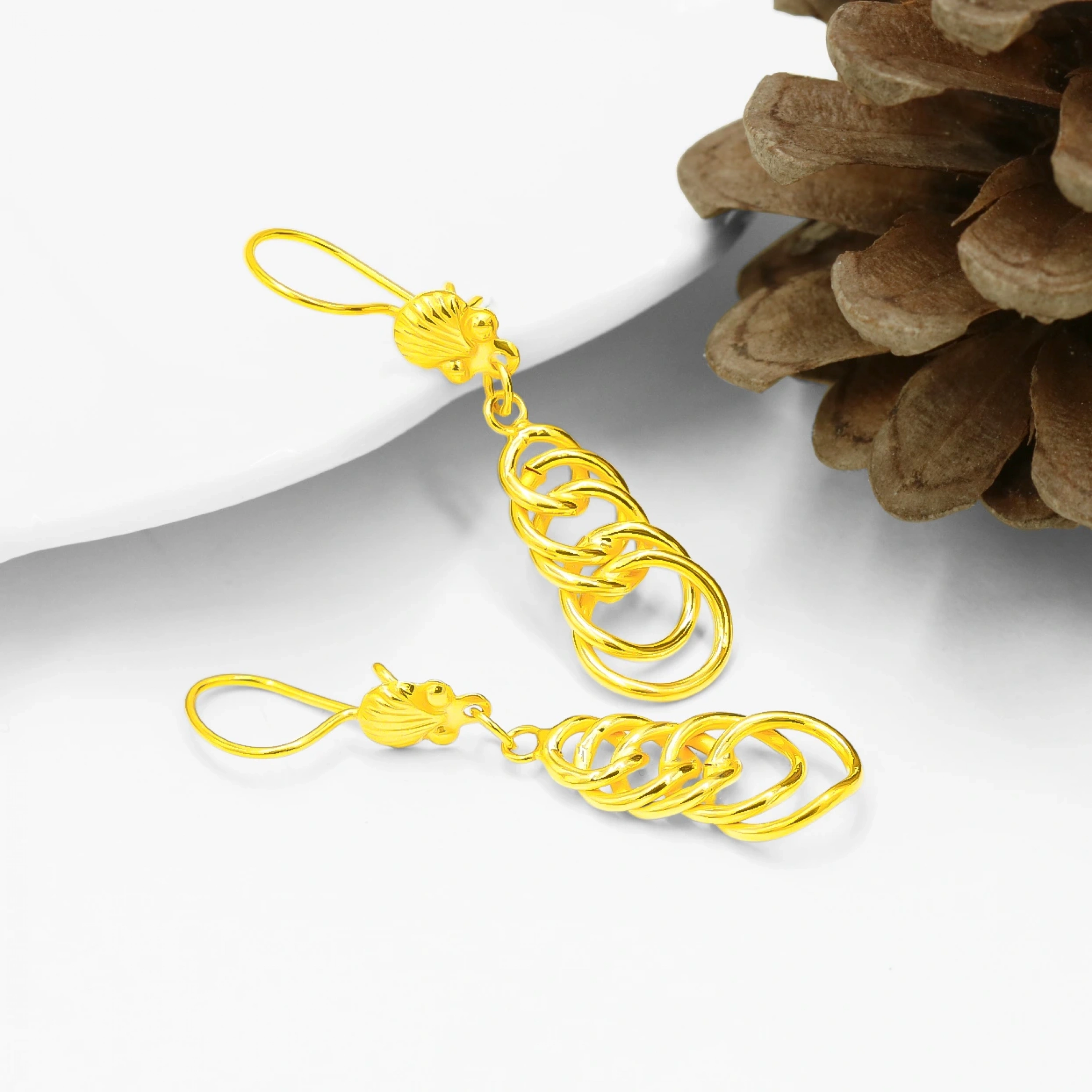 Geçirmeli Halka Sallantılı 22 Ayar Altın Küpe