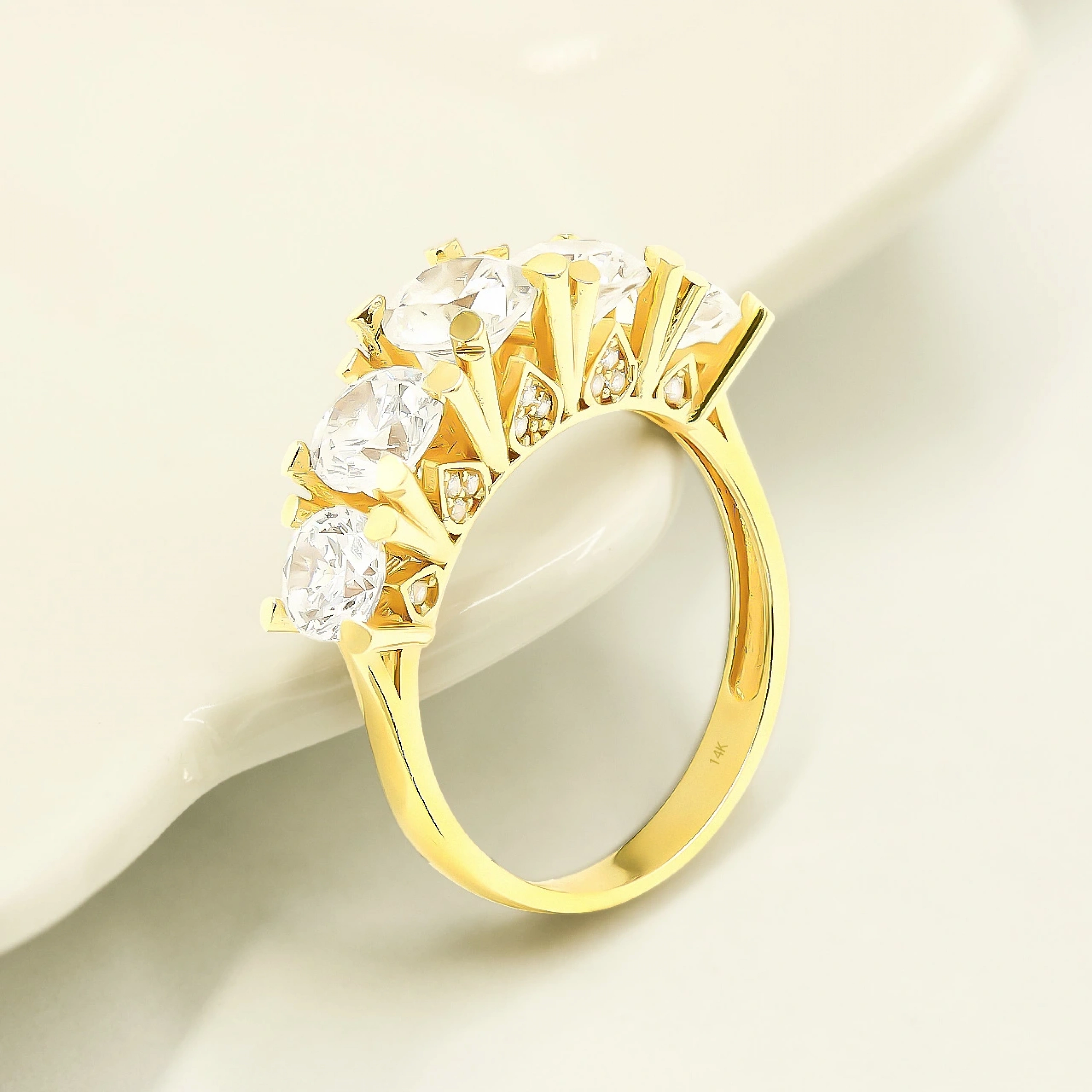 Kalpli Beştaş 14 Ayar Altın Yüzük