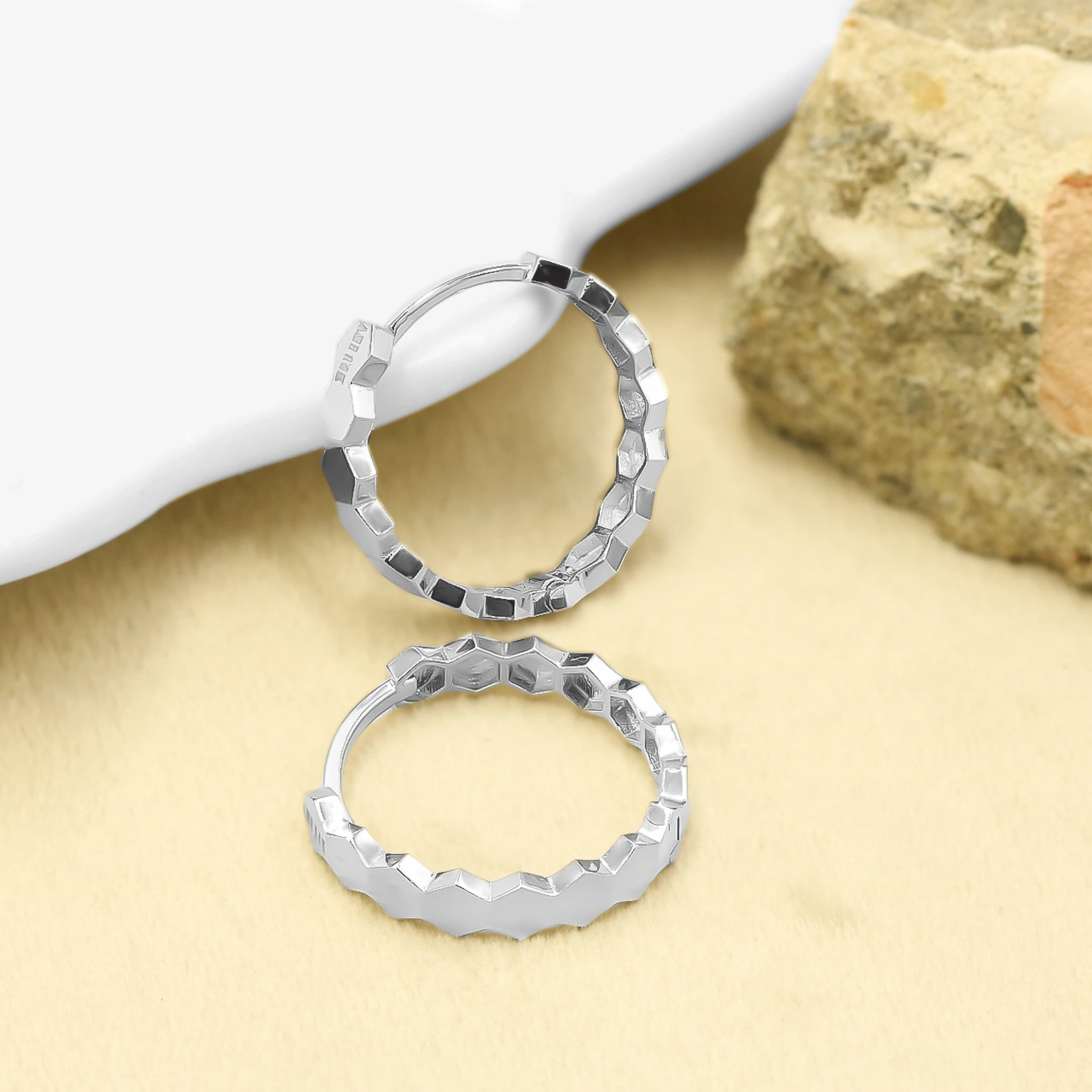 Beyaz Altın Petek 14 Ayar Halka Küpe