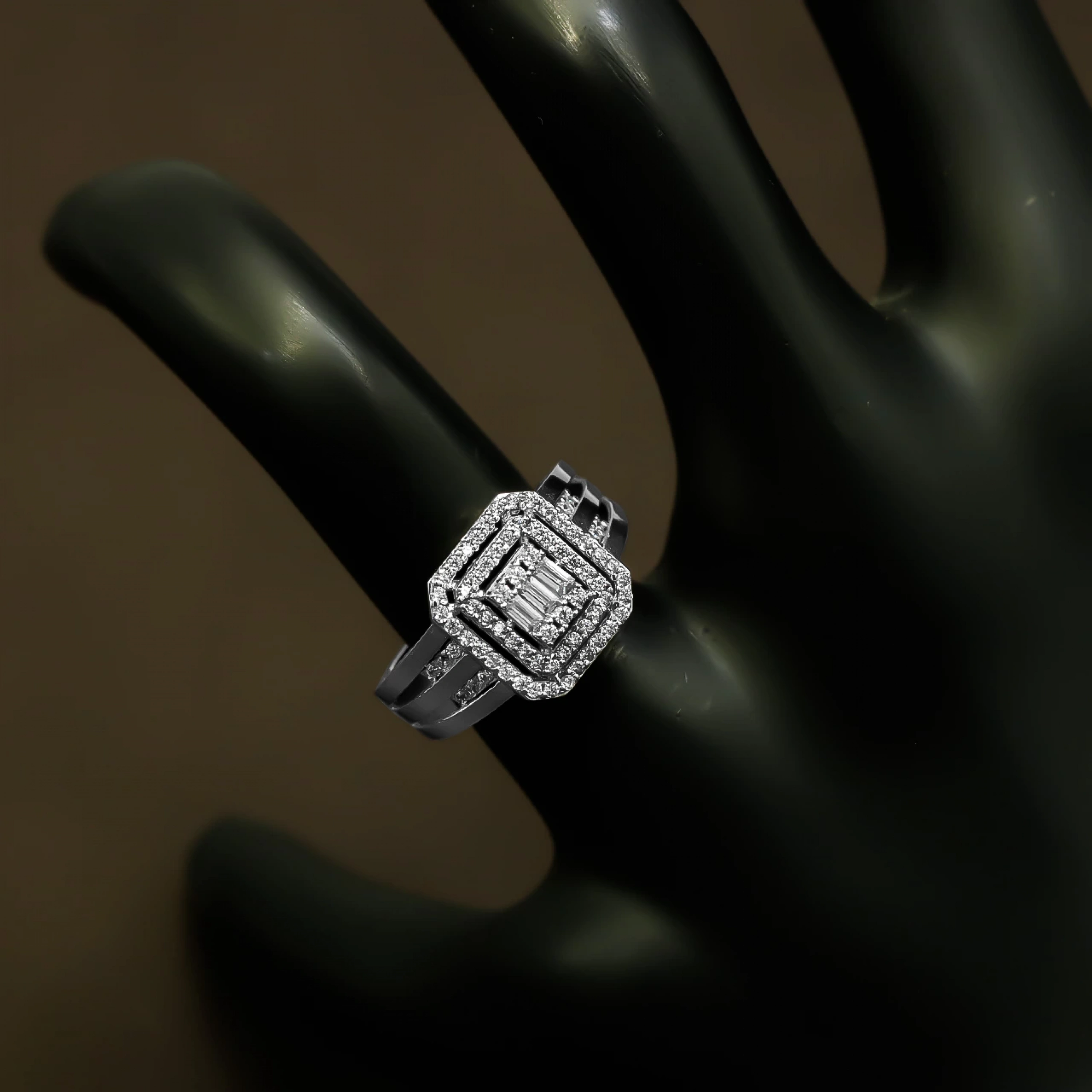 Beyaz Baget 14 Ayar Altın Yüzük