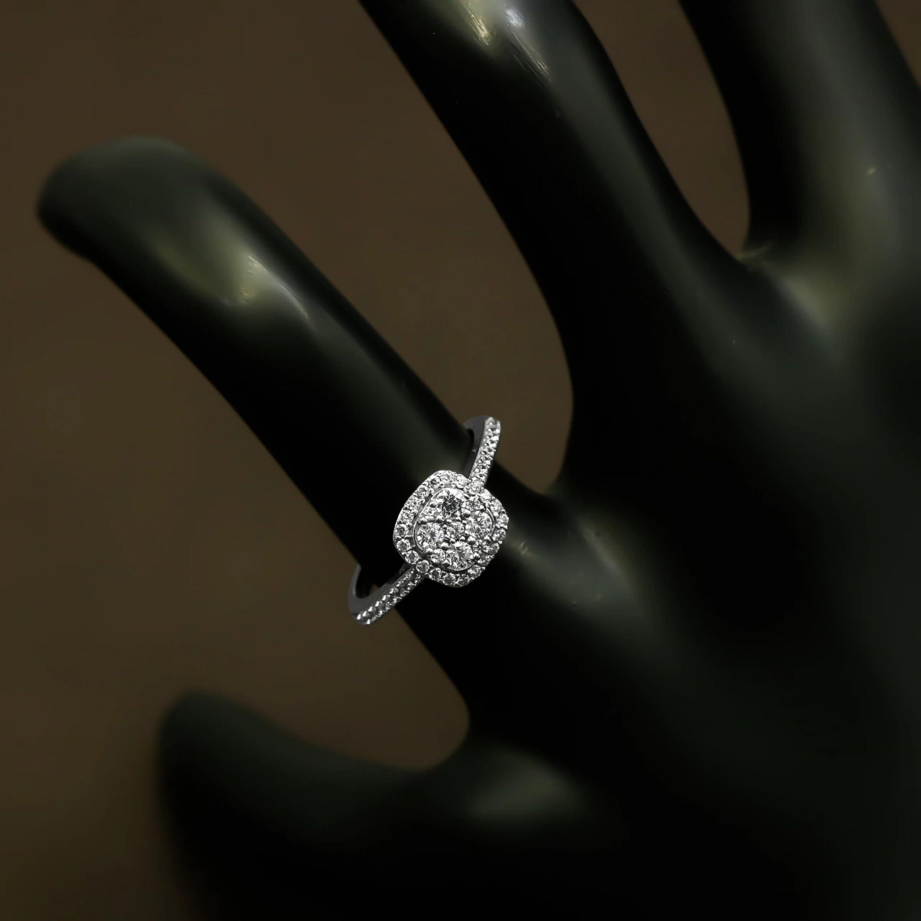 Beyaz Baget 14 Ayar Altın Yüzük