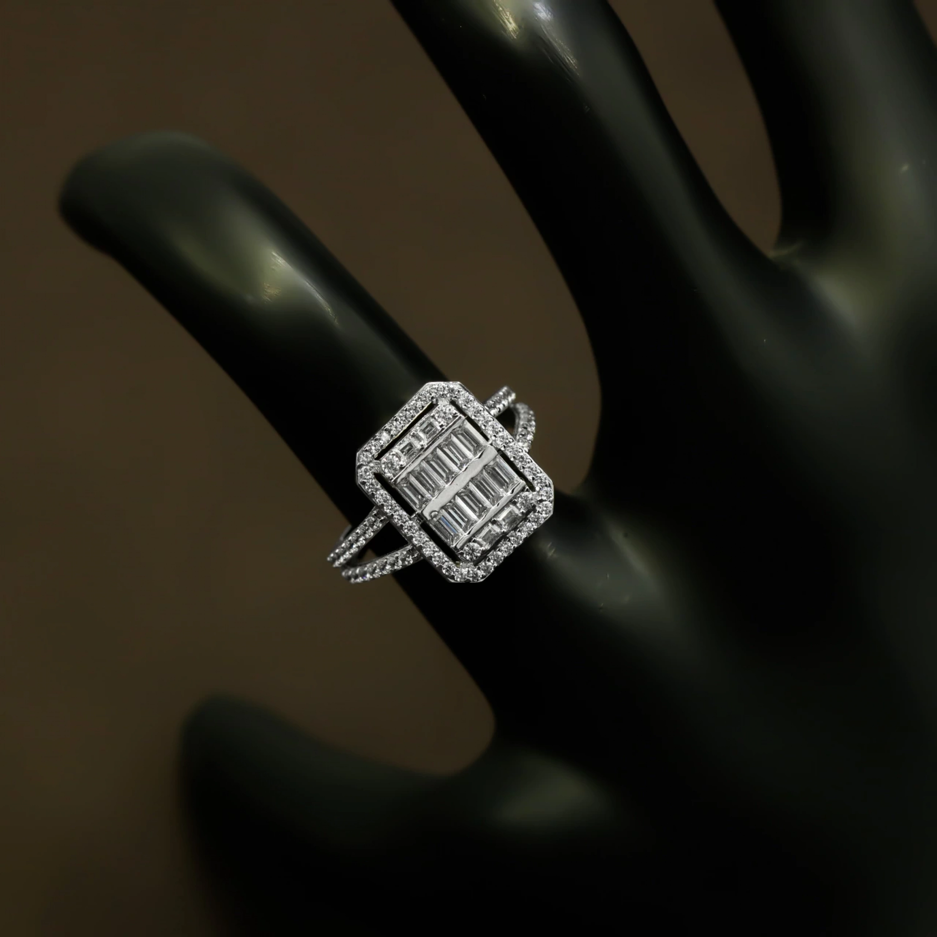 Beyaz Baget 14 Ayar Altın Yüzük