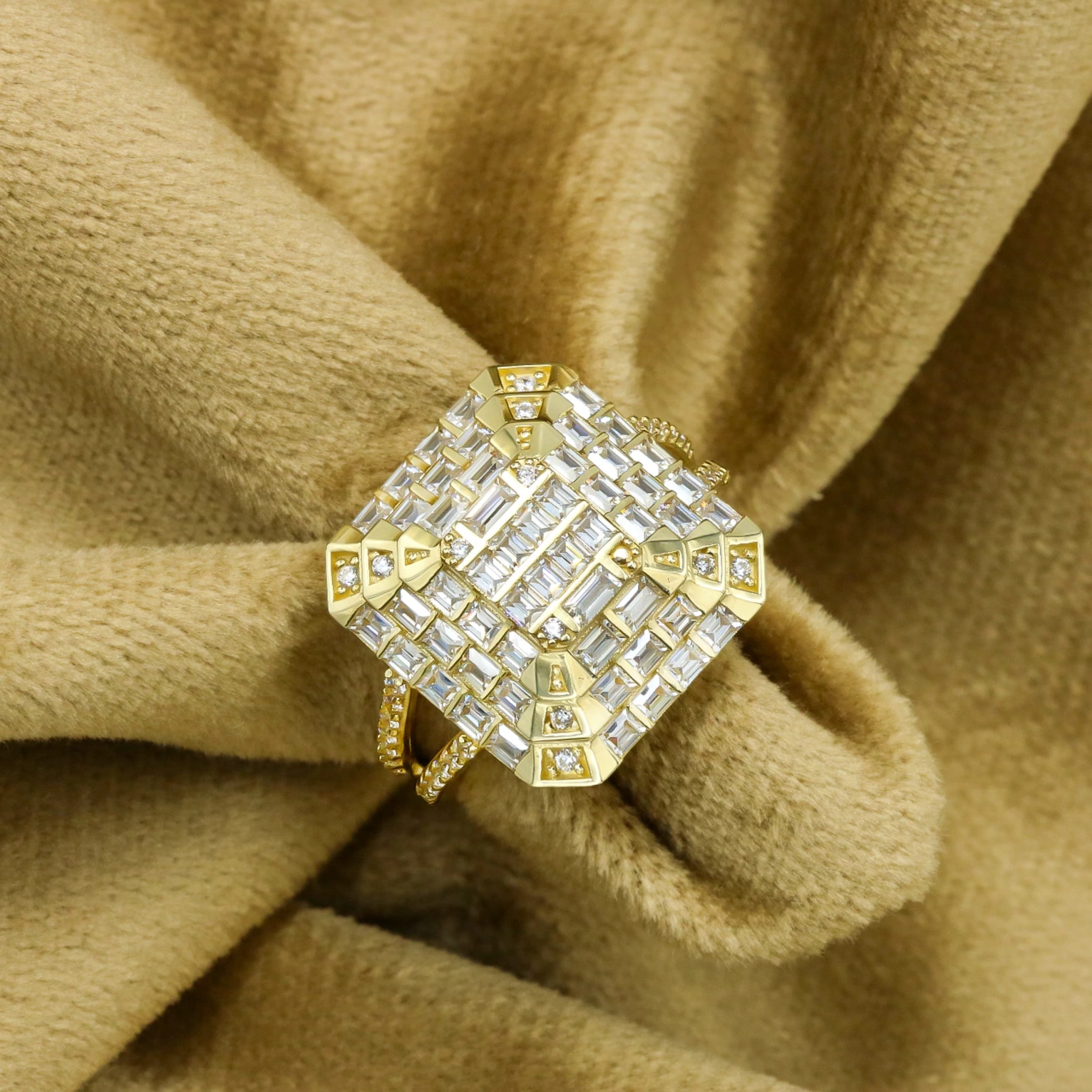 Büyük Piramit 14 Ayar Altın Baget Yüzük