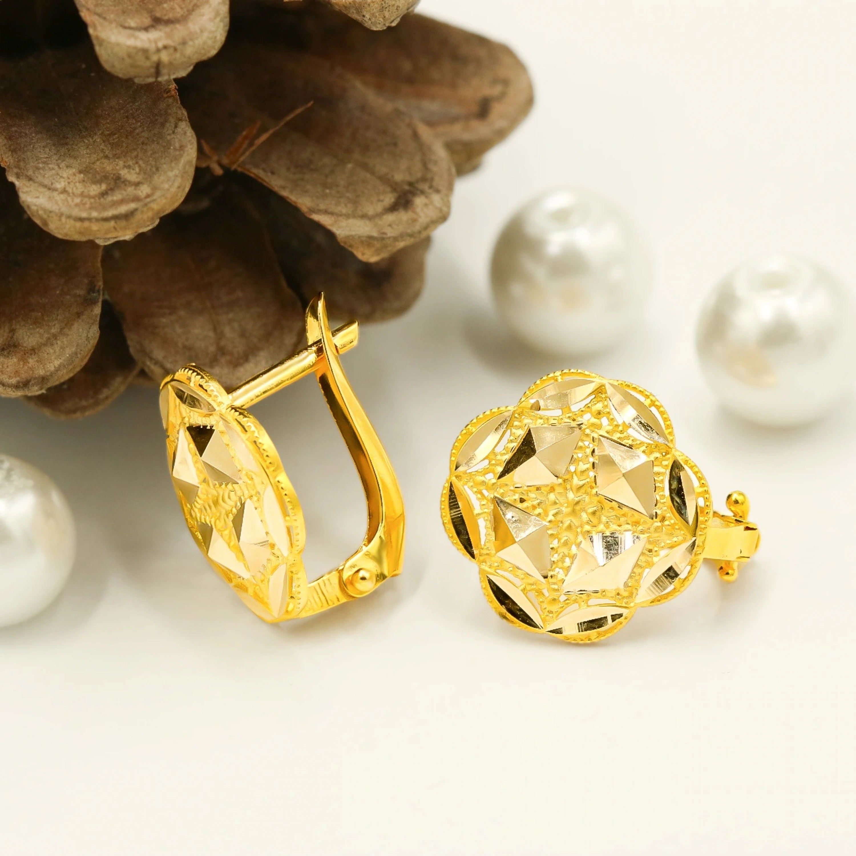 Gül Desenli 14 Ayar Klipsli Altın Küpe