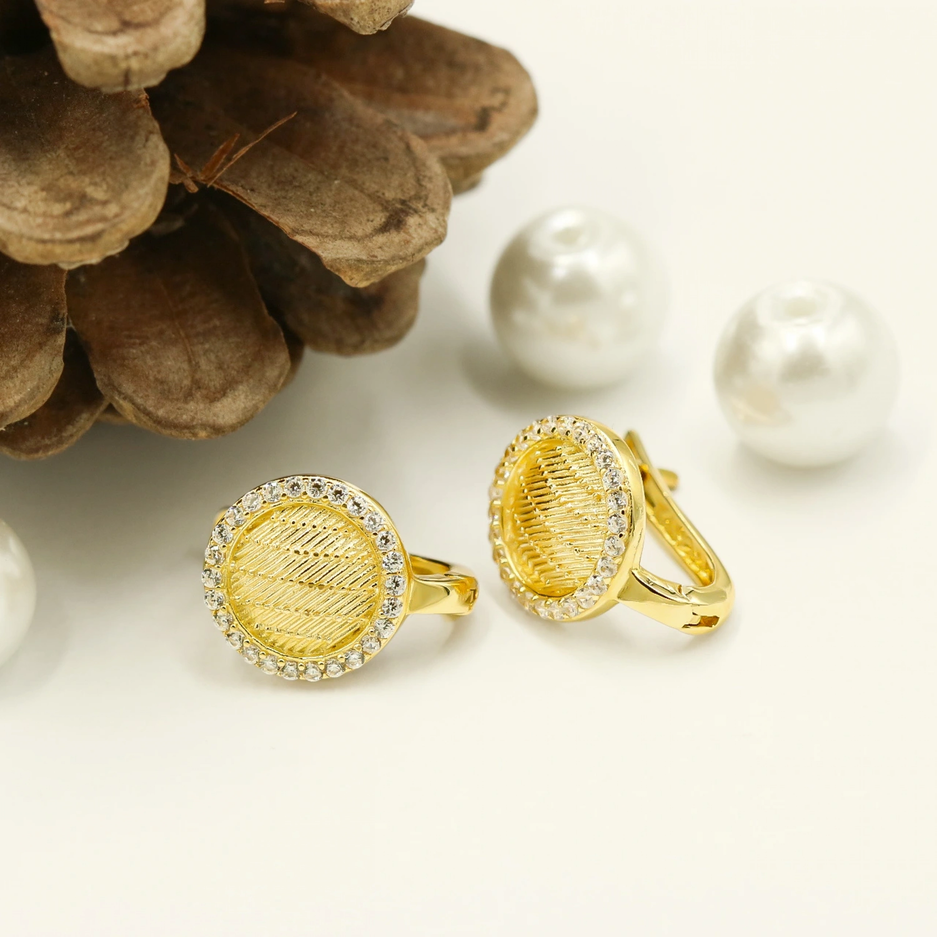 Yuvarlak Taşlı 14 Ayar Klipsli Altın Küpe