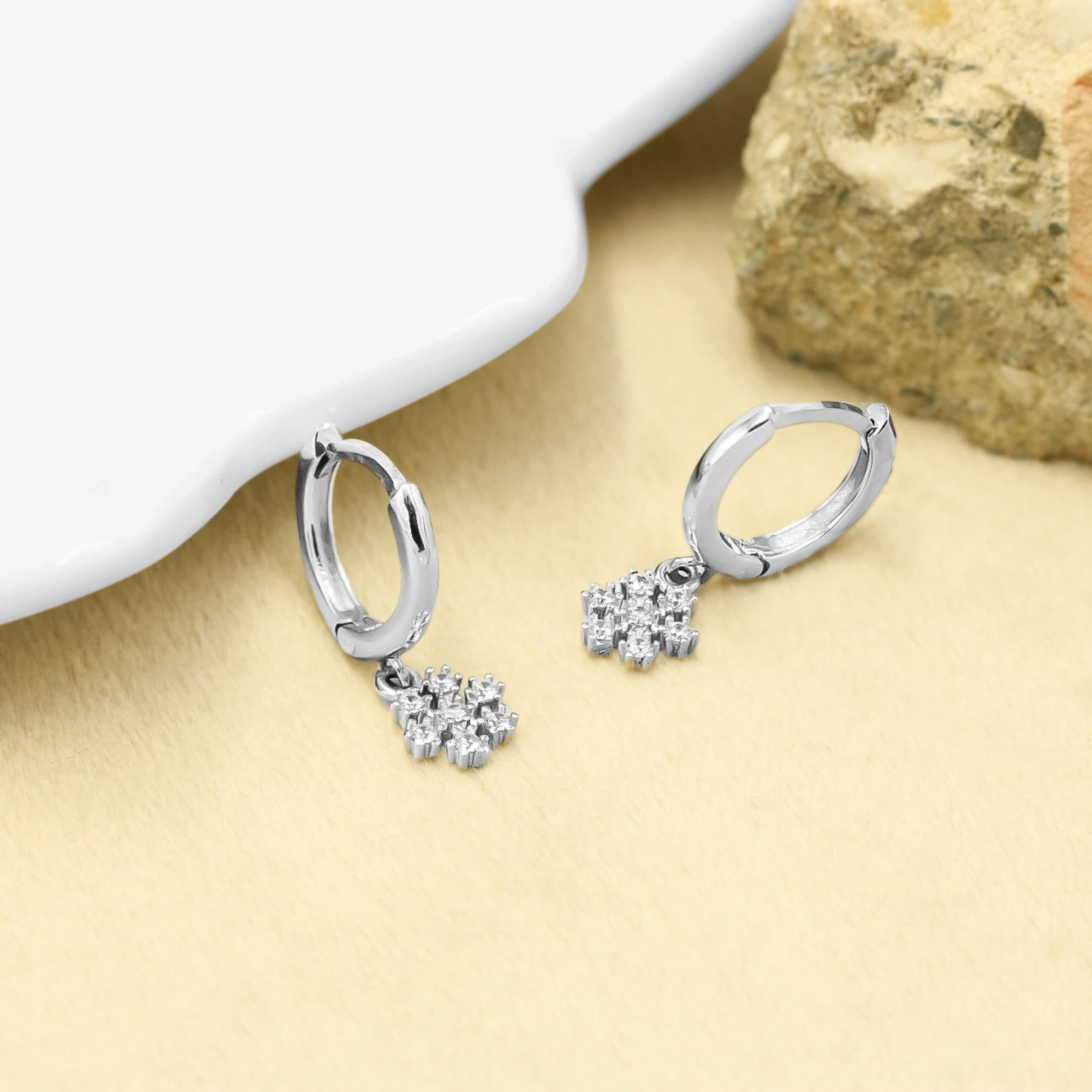 Kar Tanesi 14 Ayar Halka Altın Küpe