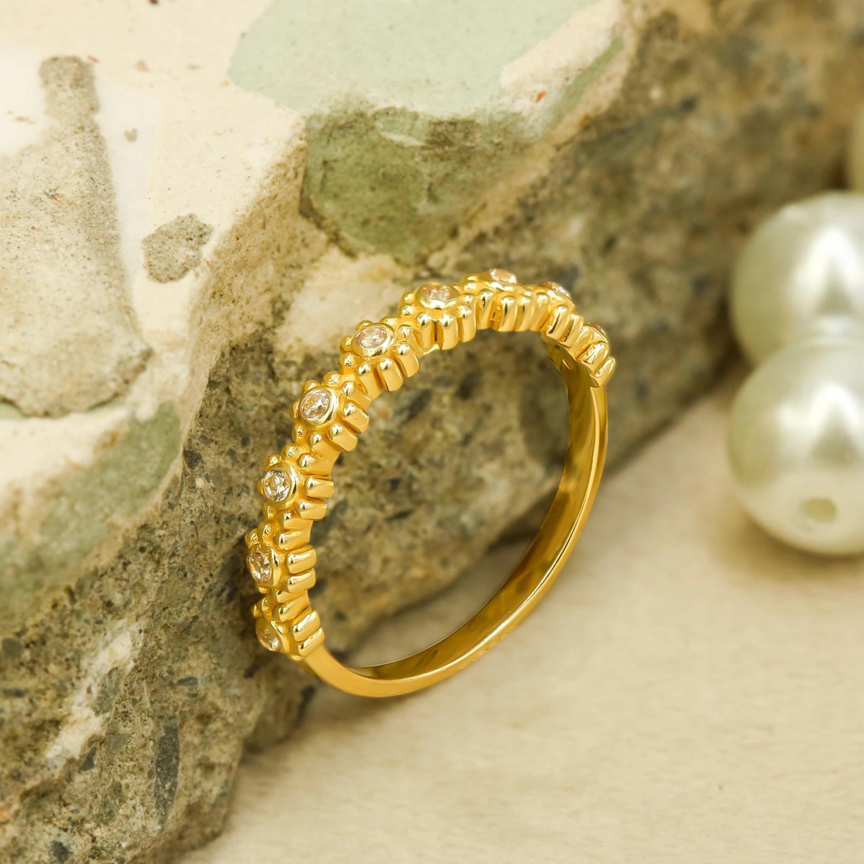 Taş İşlemeli 14 Ayar Altın Yüzük